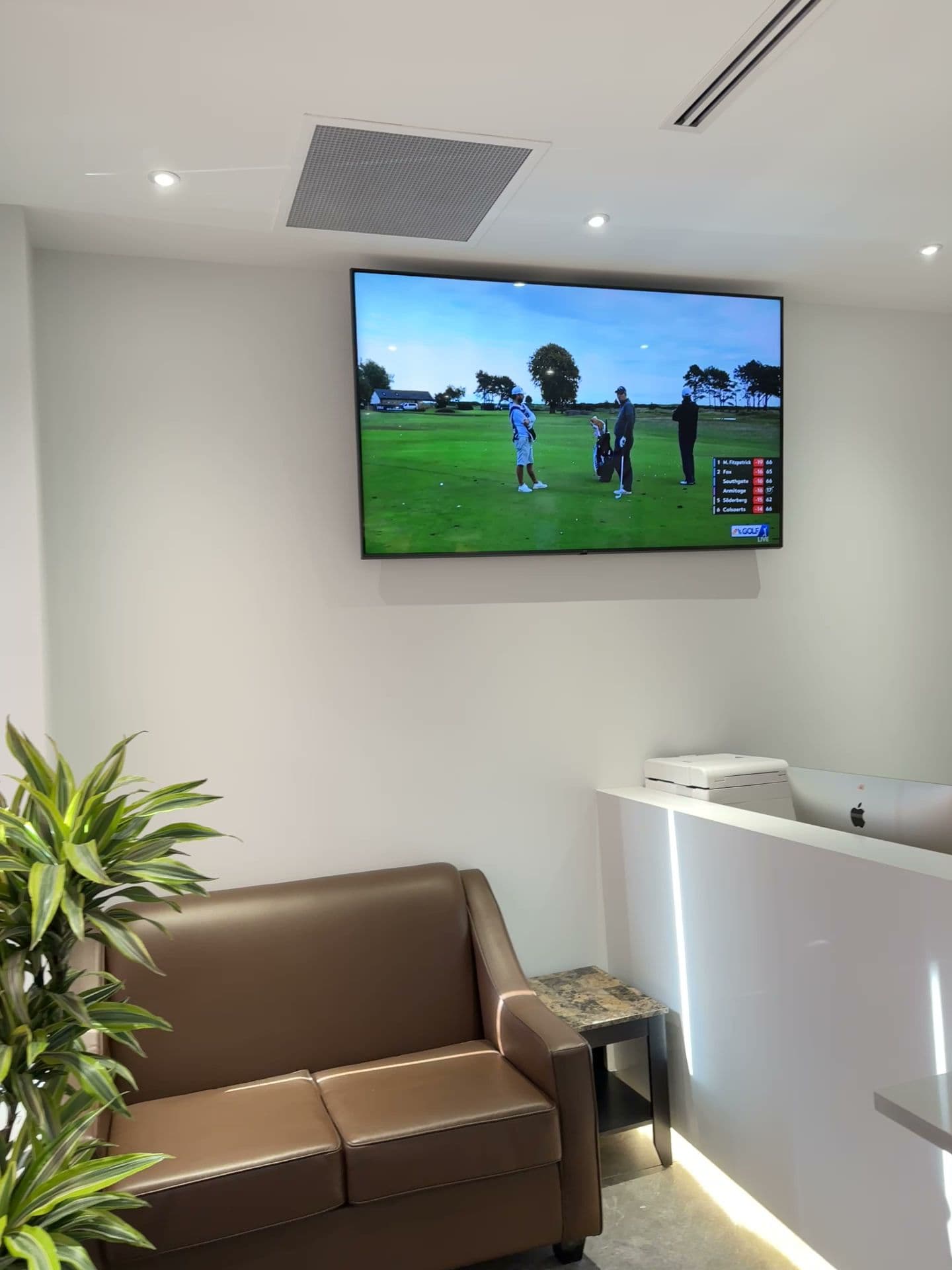 Golf Home & Lounge - Image 8