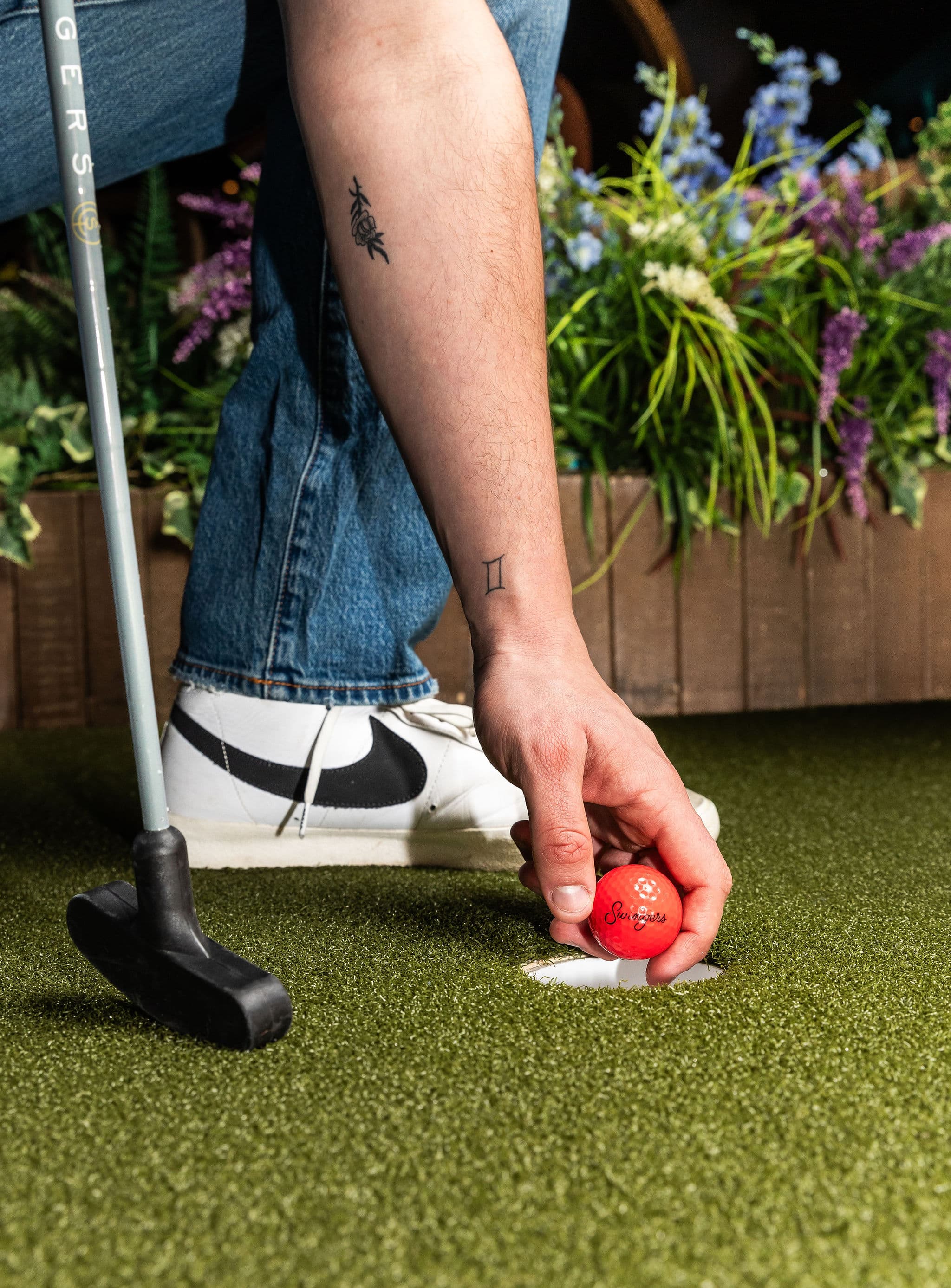 Swingers Back Bay - Image 4