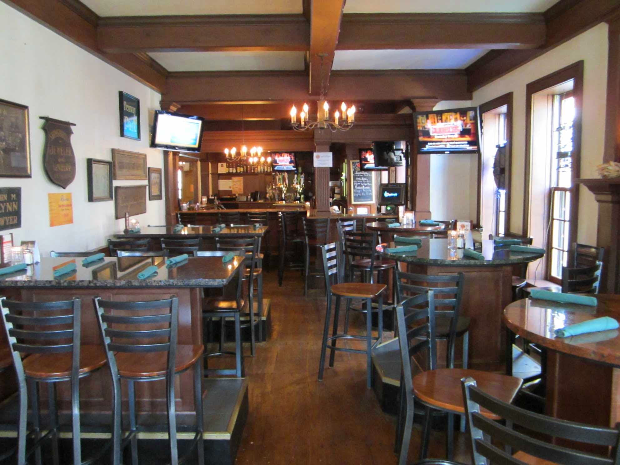 Revere's Wells Street Tavern - Image 8