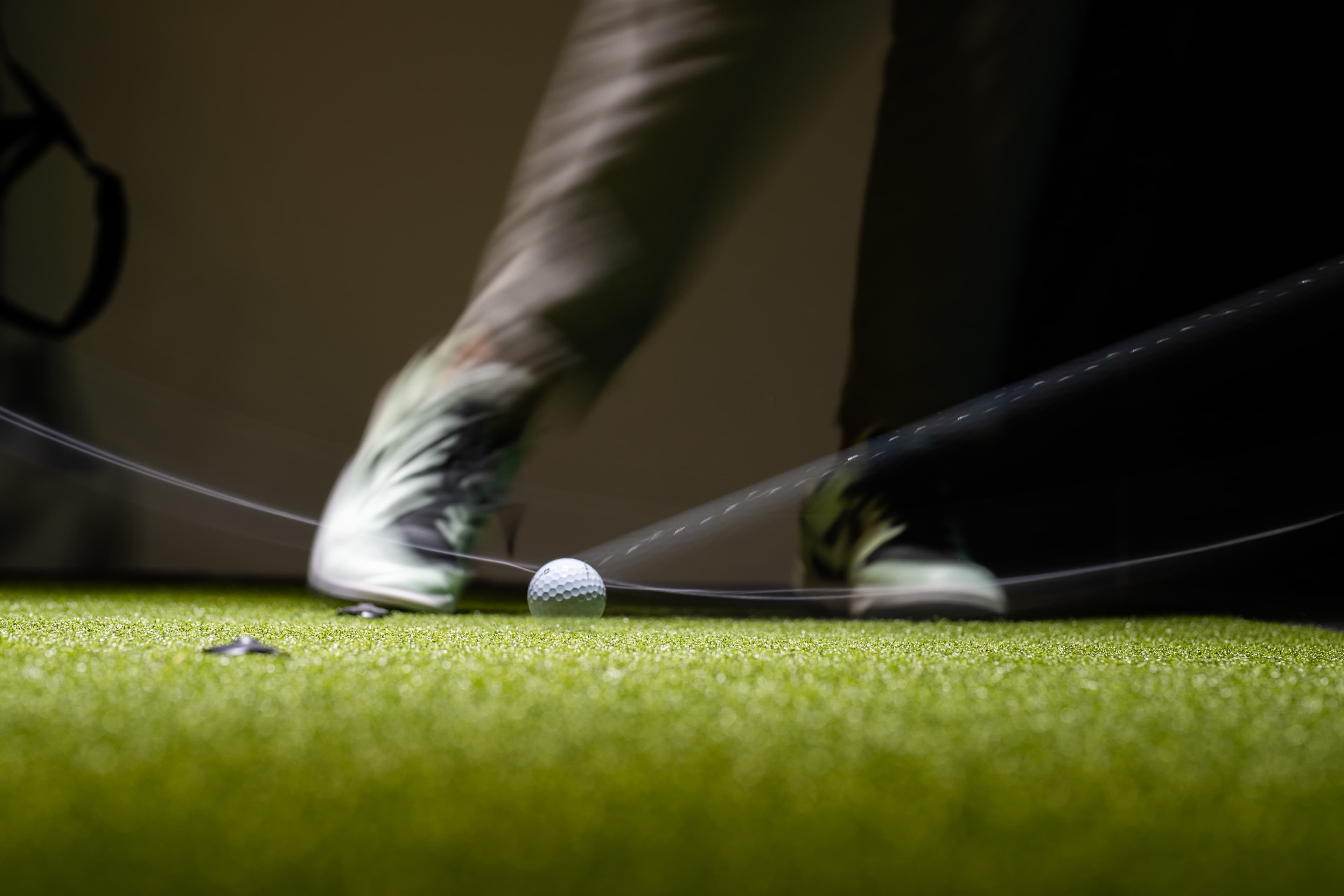 Lucky Swingz Indoor Golf - Image 1