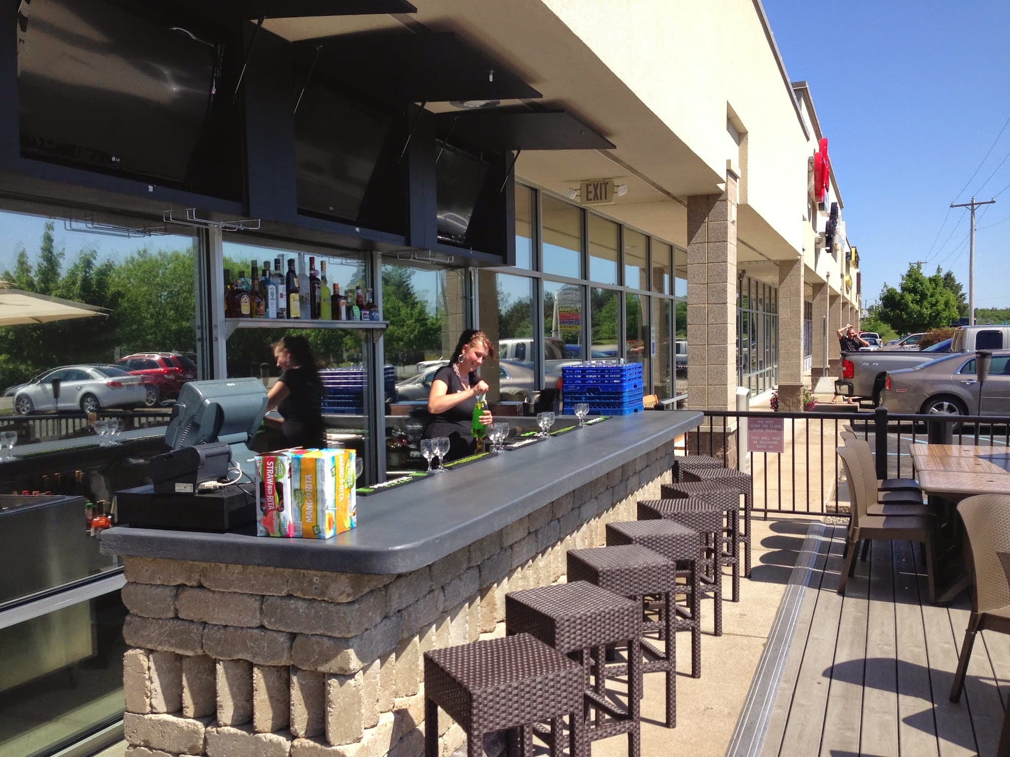 Flo's Pizzeria Ristorante & Sports Bar - Image 1