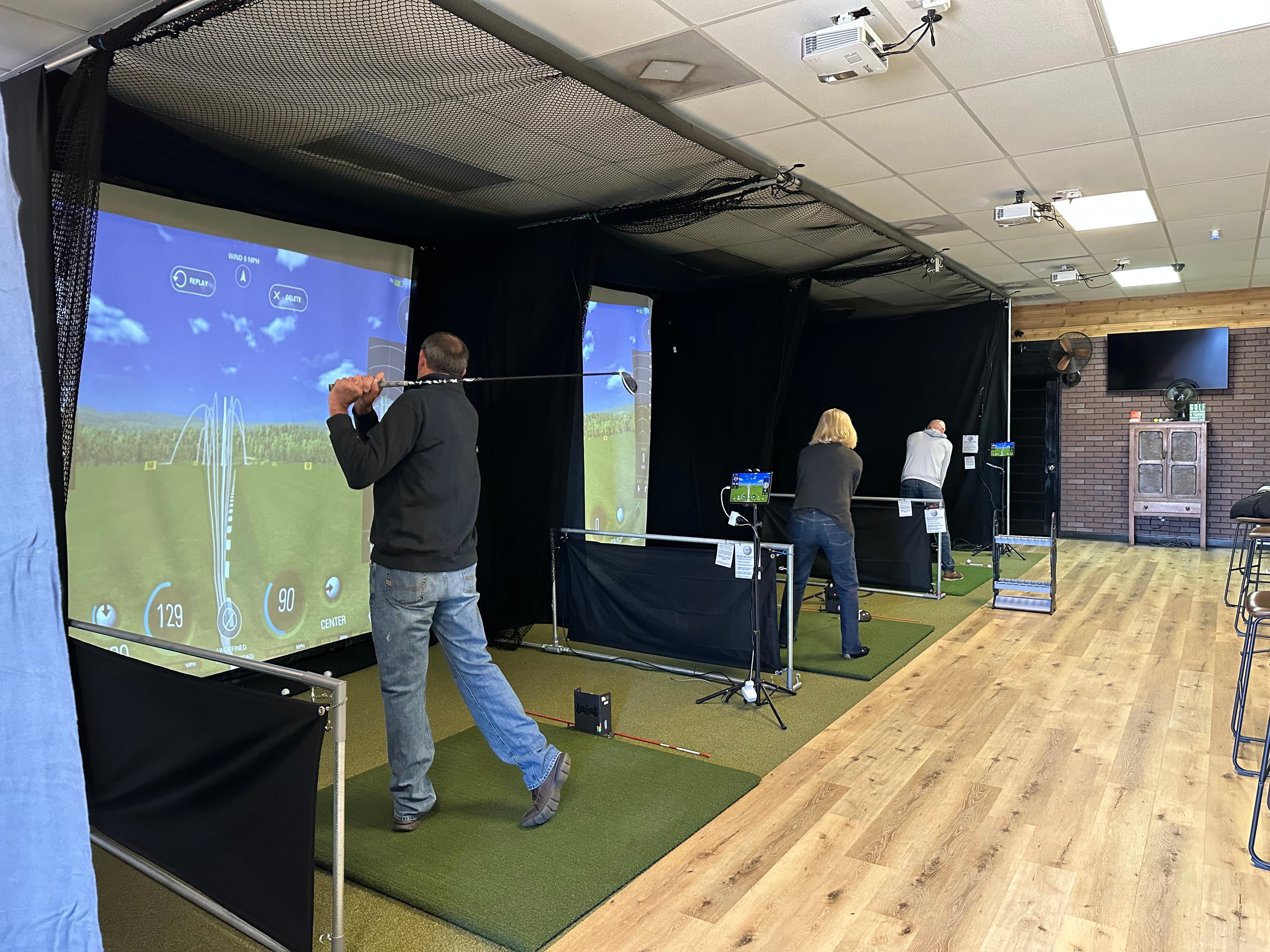 Tee Time Indoor Golf - Image 1