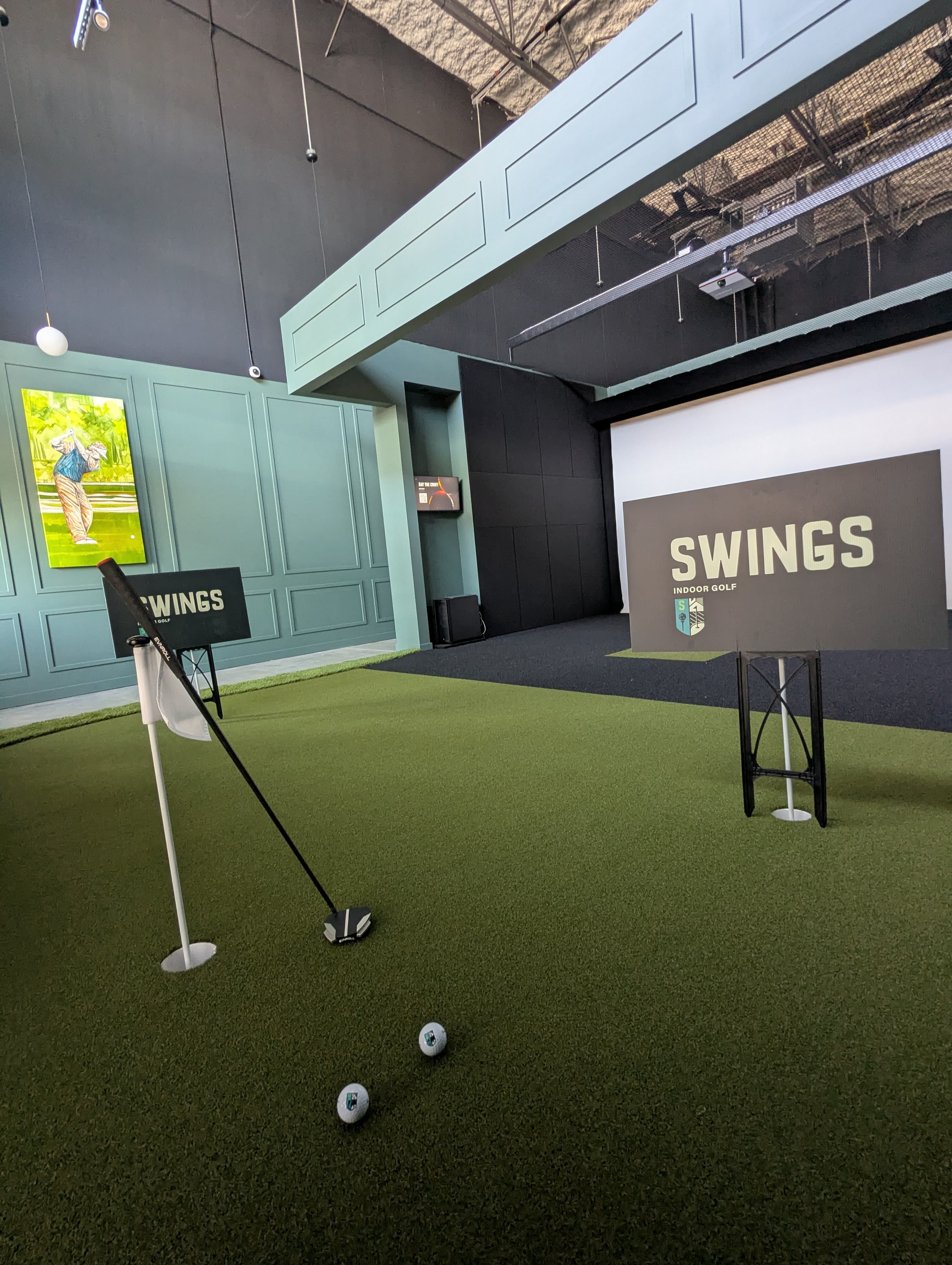 SWINGS Indoor Golf - Image 1