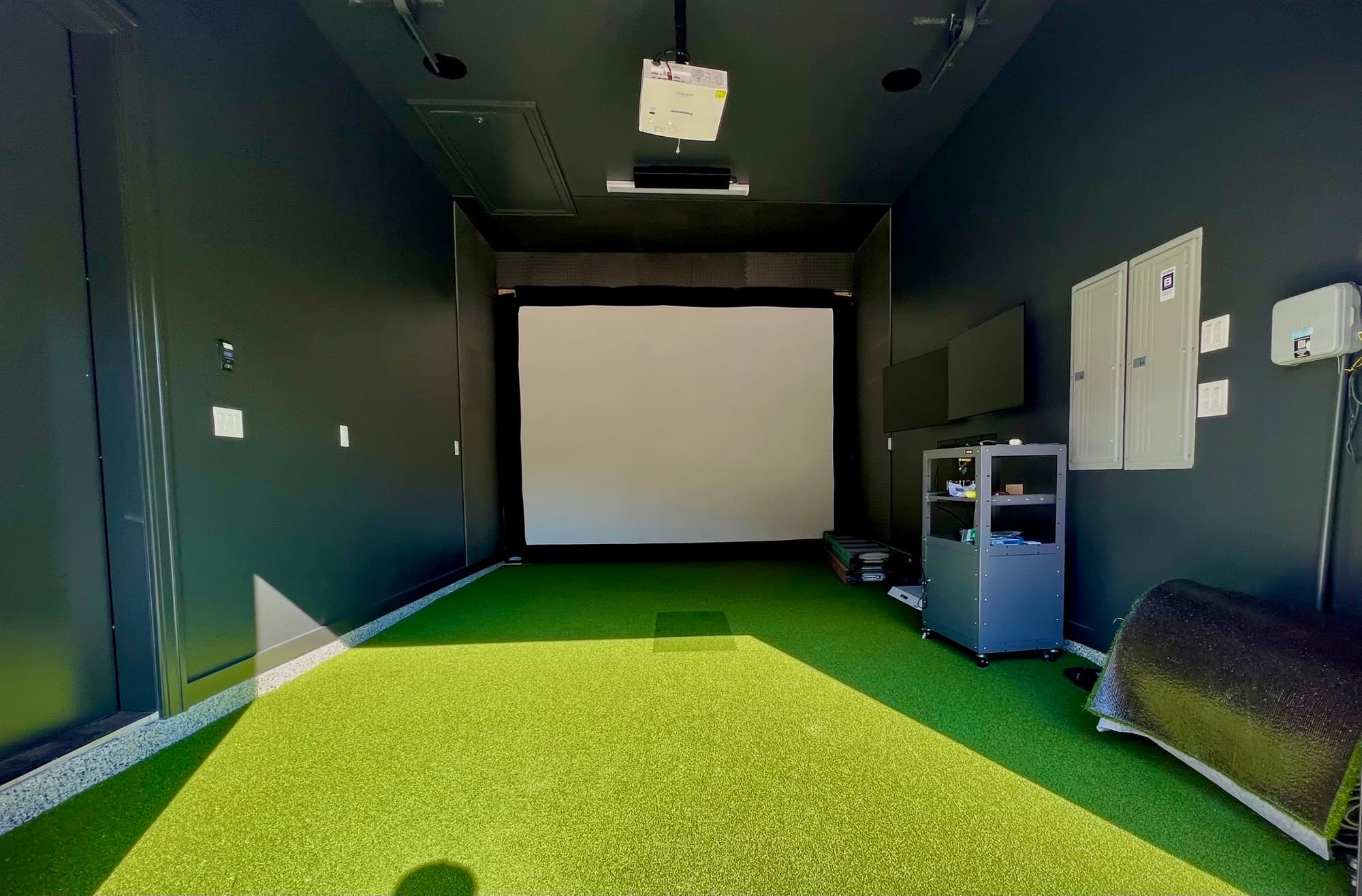 19th Hole Golf Simulators - Image 8