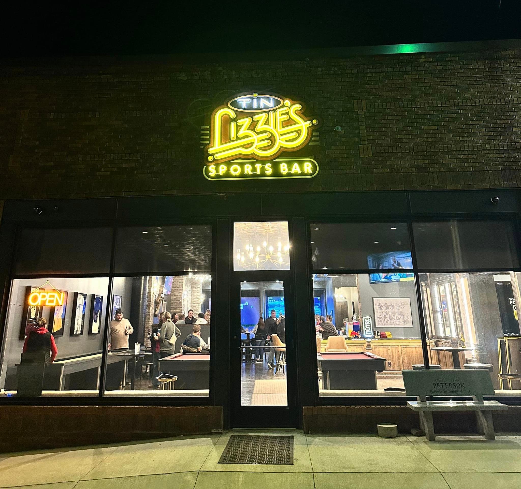 Tin Lizzie's Sports Bar - Image 2