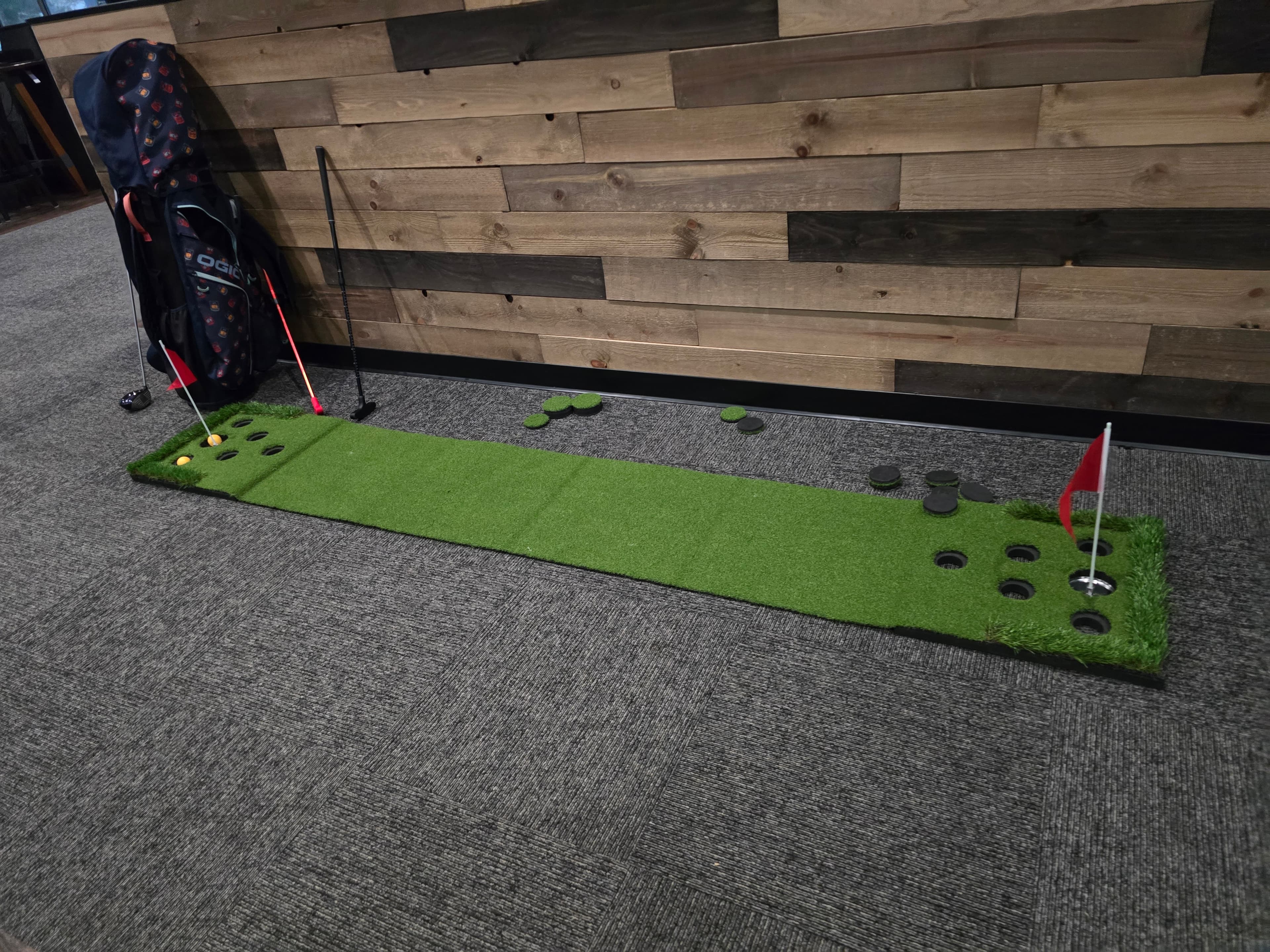Clubhouse Indoor Golf & Sports Bar - Image 10