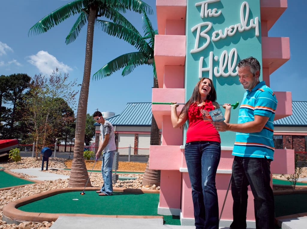 Shoot for the Stars Mini-Golf - Image 6