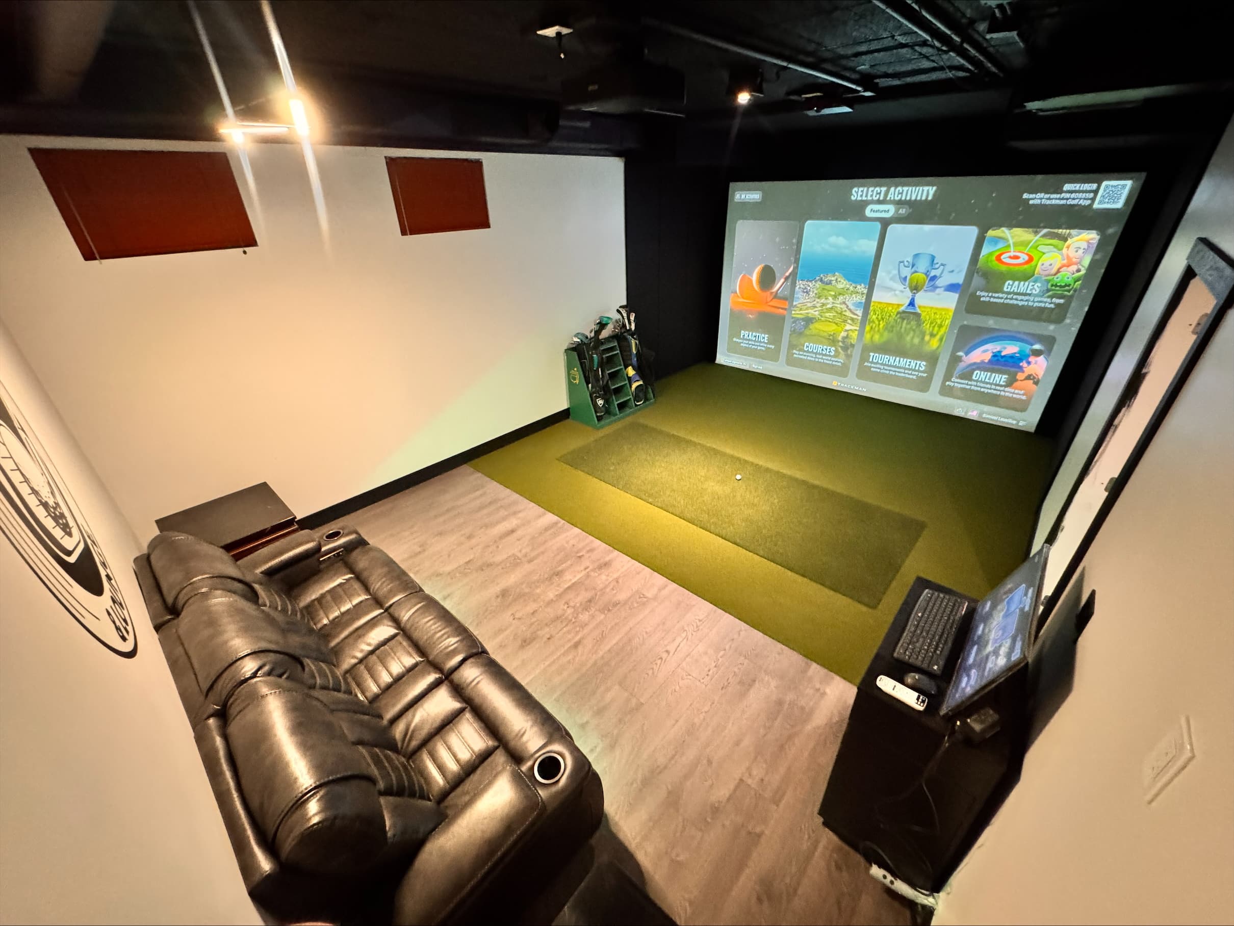 Pro Swing & Lounge - Image 1