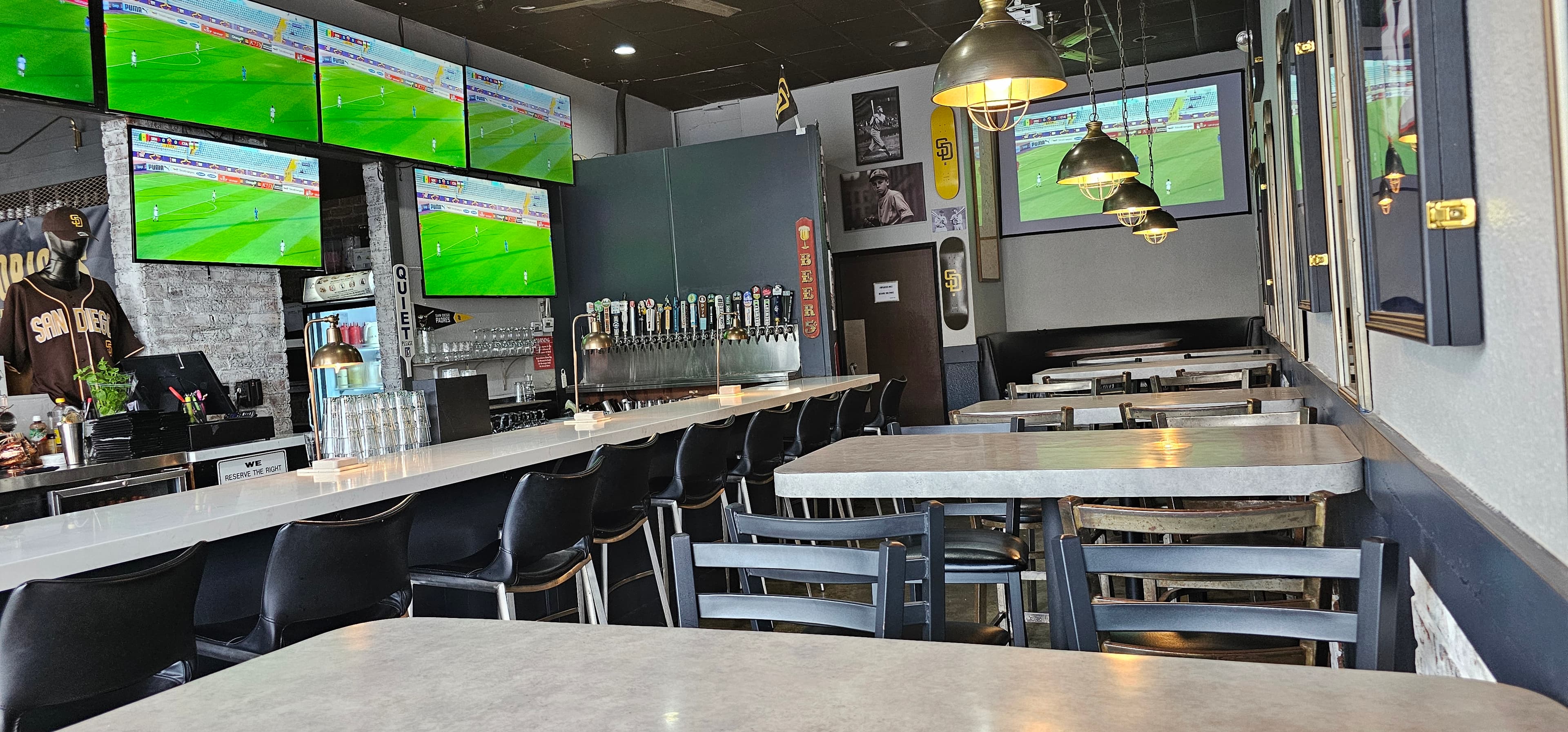 NOTORIOUS SPORTS BAR & GRILL - Image 3