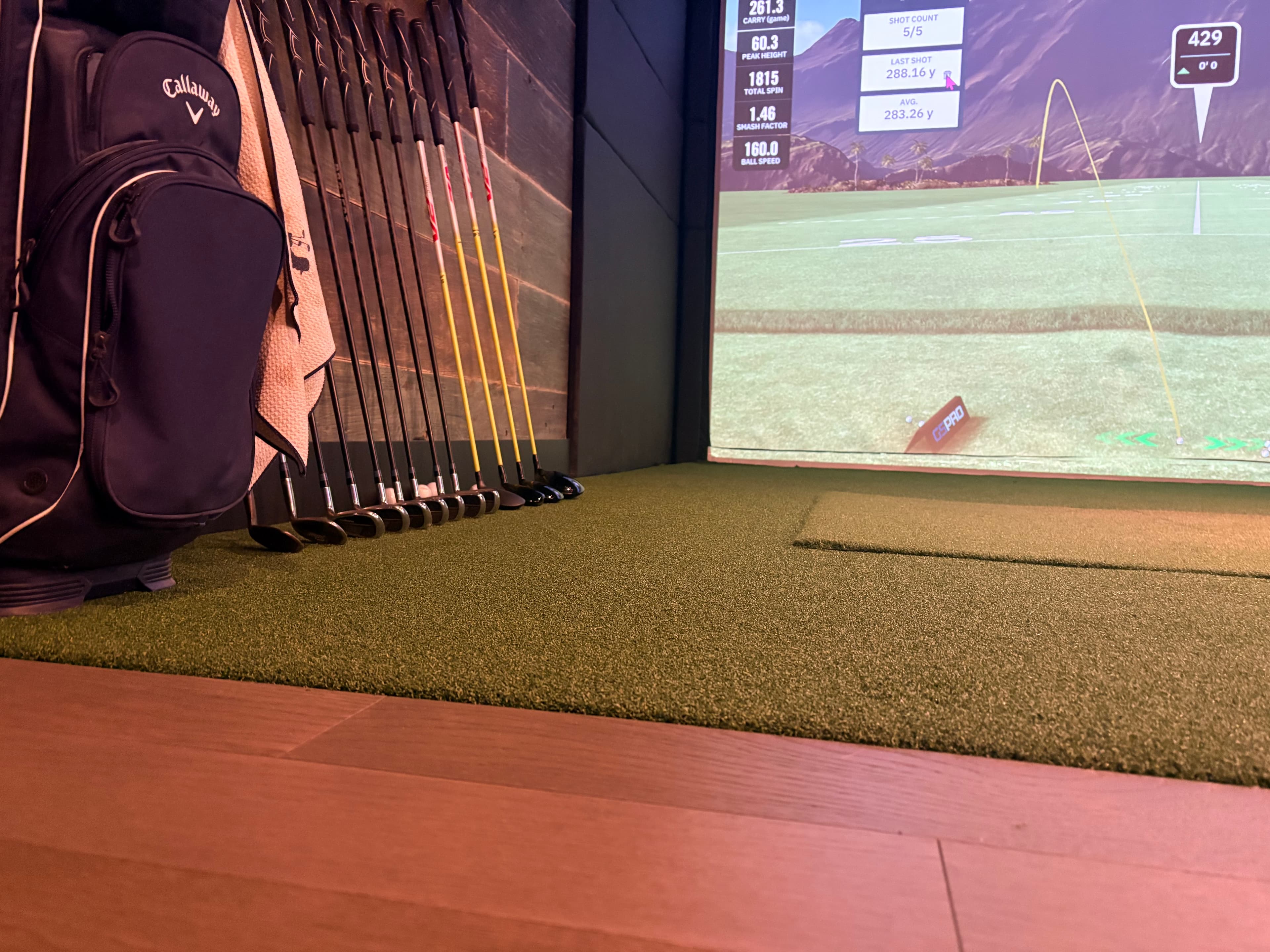 Play Thru Golf Lounge - Image 1