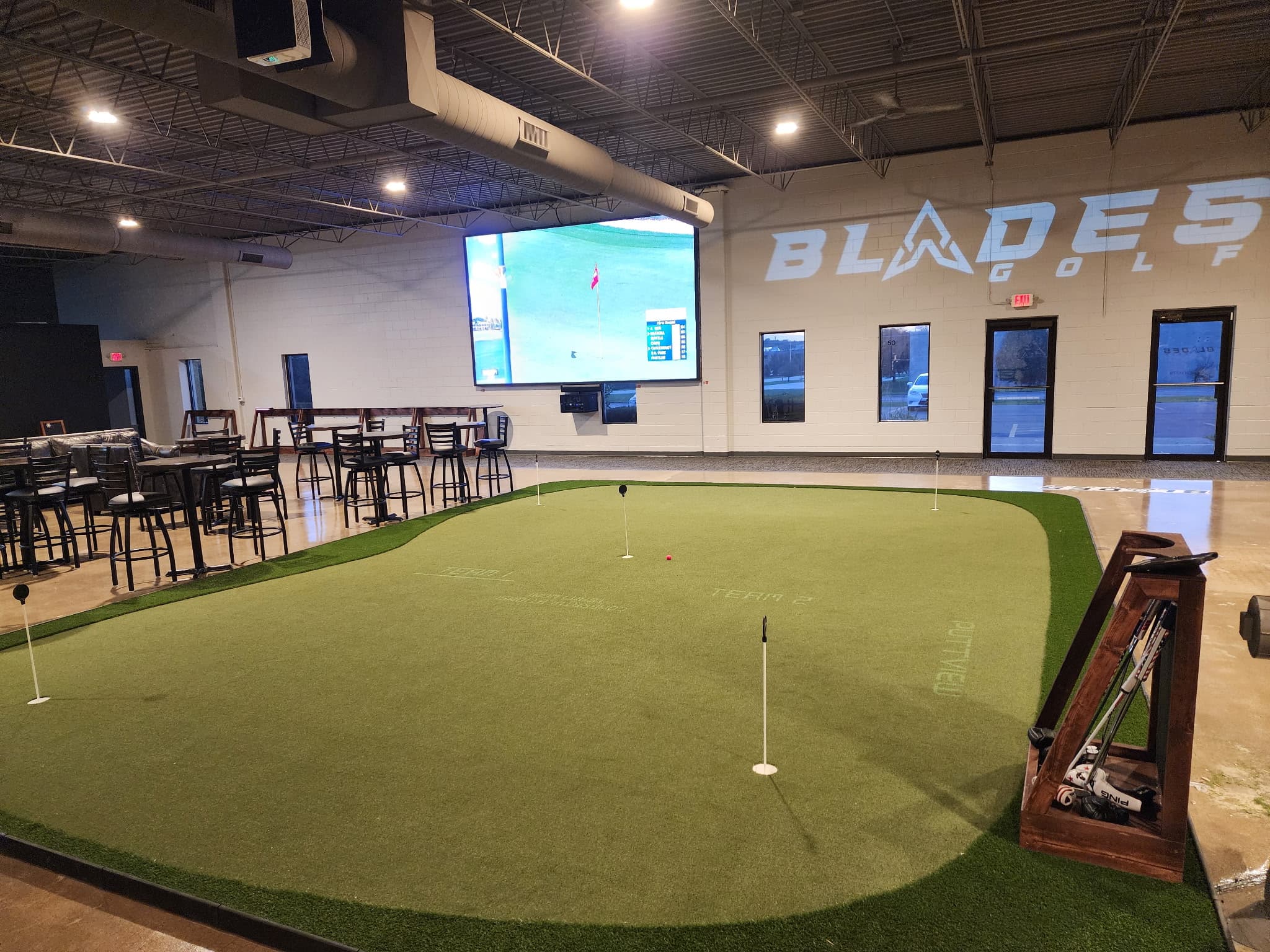 Blades Golf - Image 1