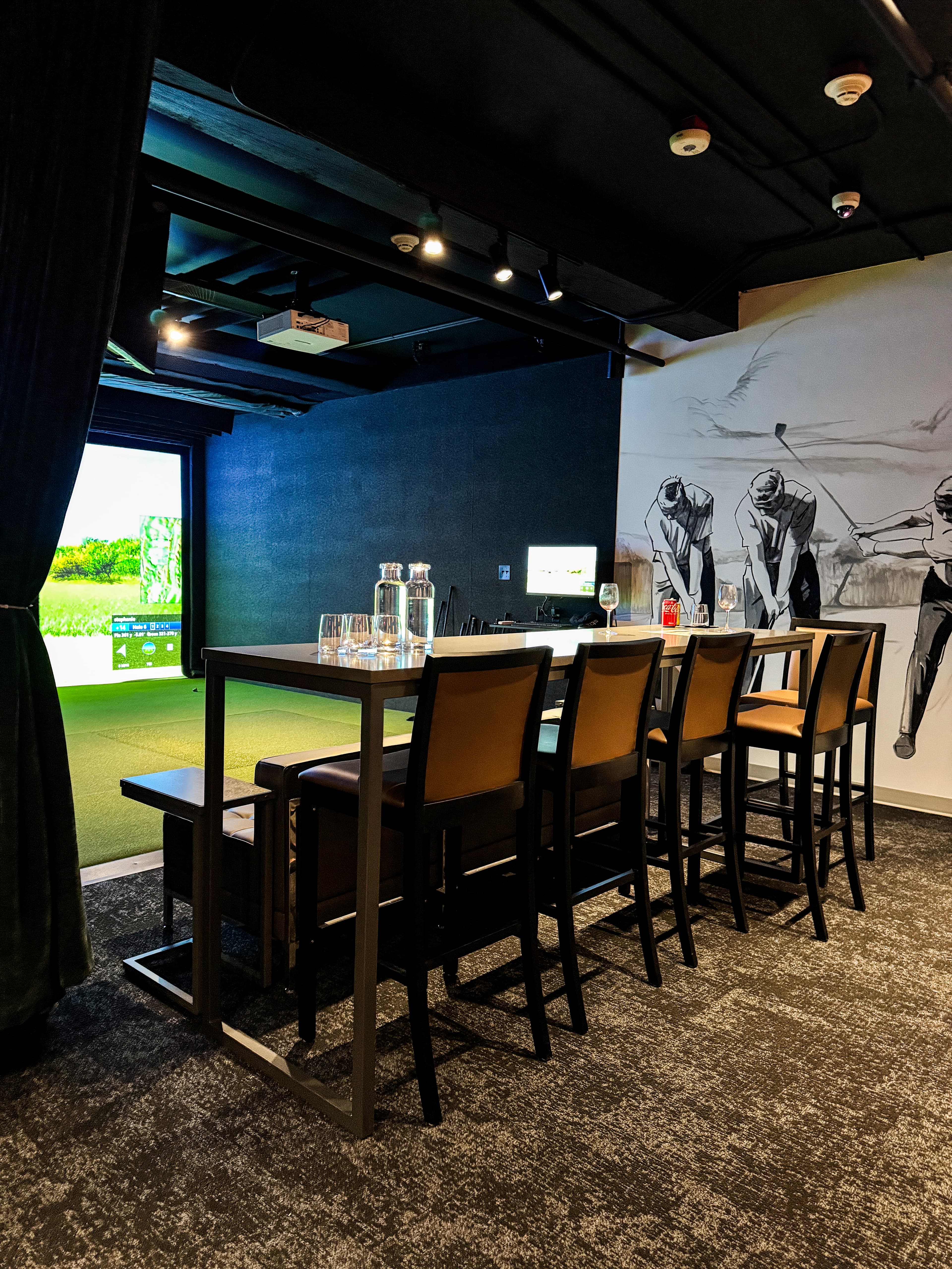 Wonderground Golf Lounge & Liquor Bar - Image 1