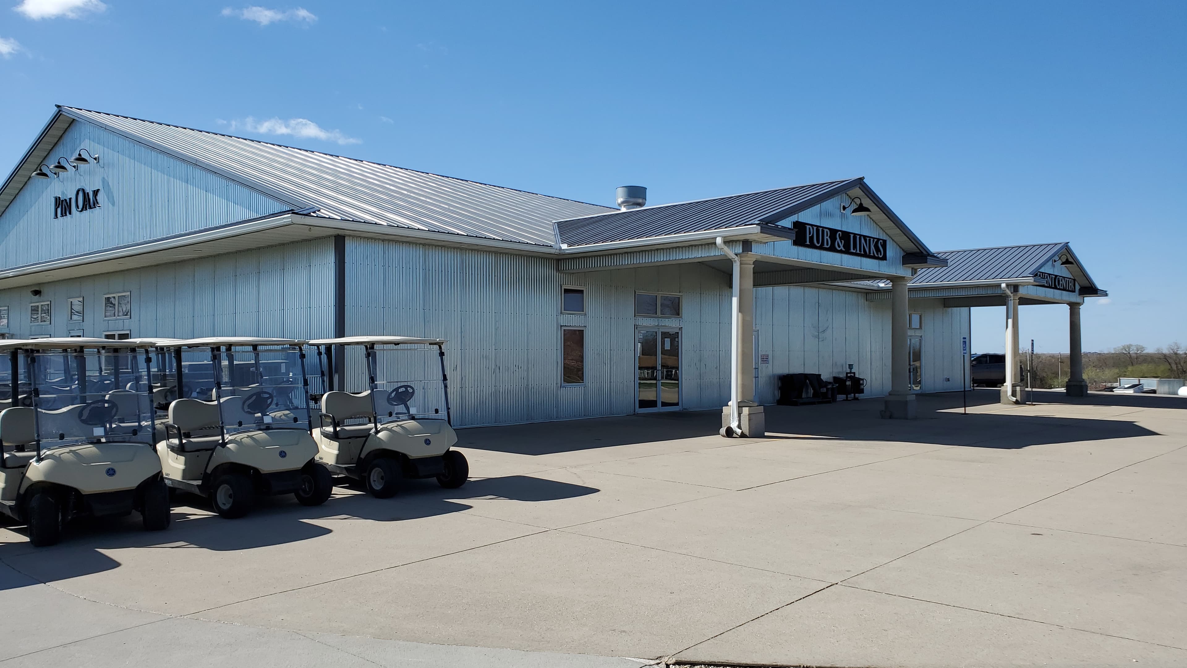 Pin Oak Pub, Links & Event Center - Image 3