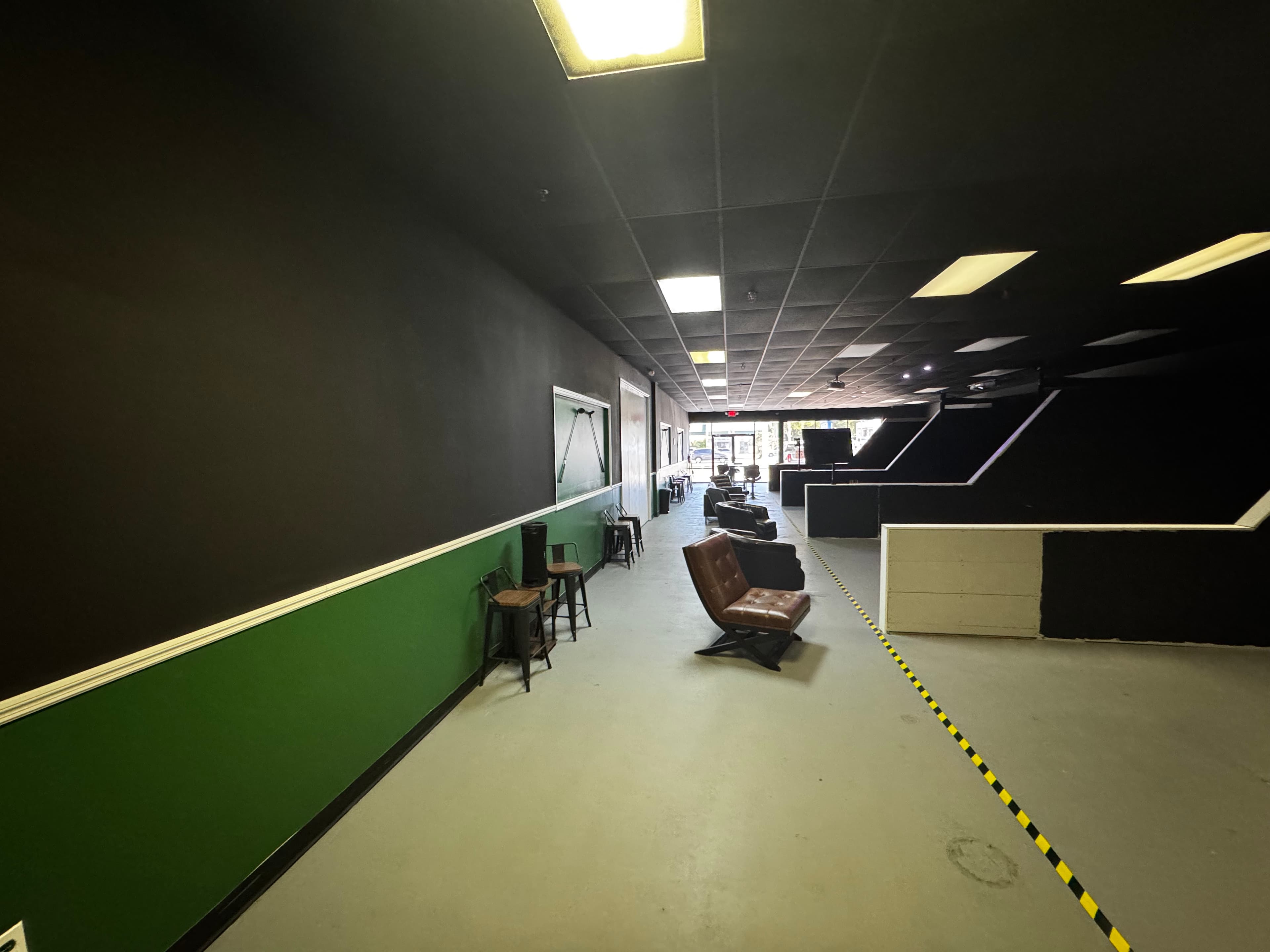 Golf garage Please click on website to book Times NOT BOOK NOW !!! 3 bays open, Pool, Darts and BEER and WINE - Image 6