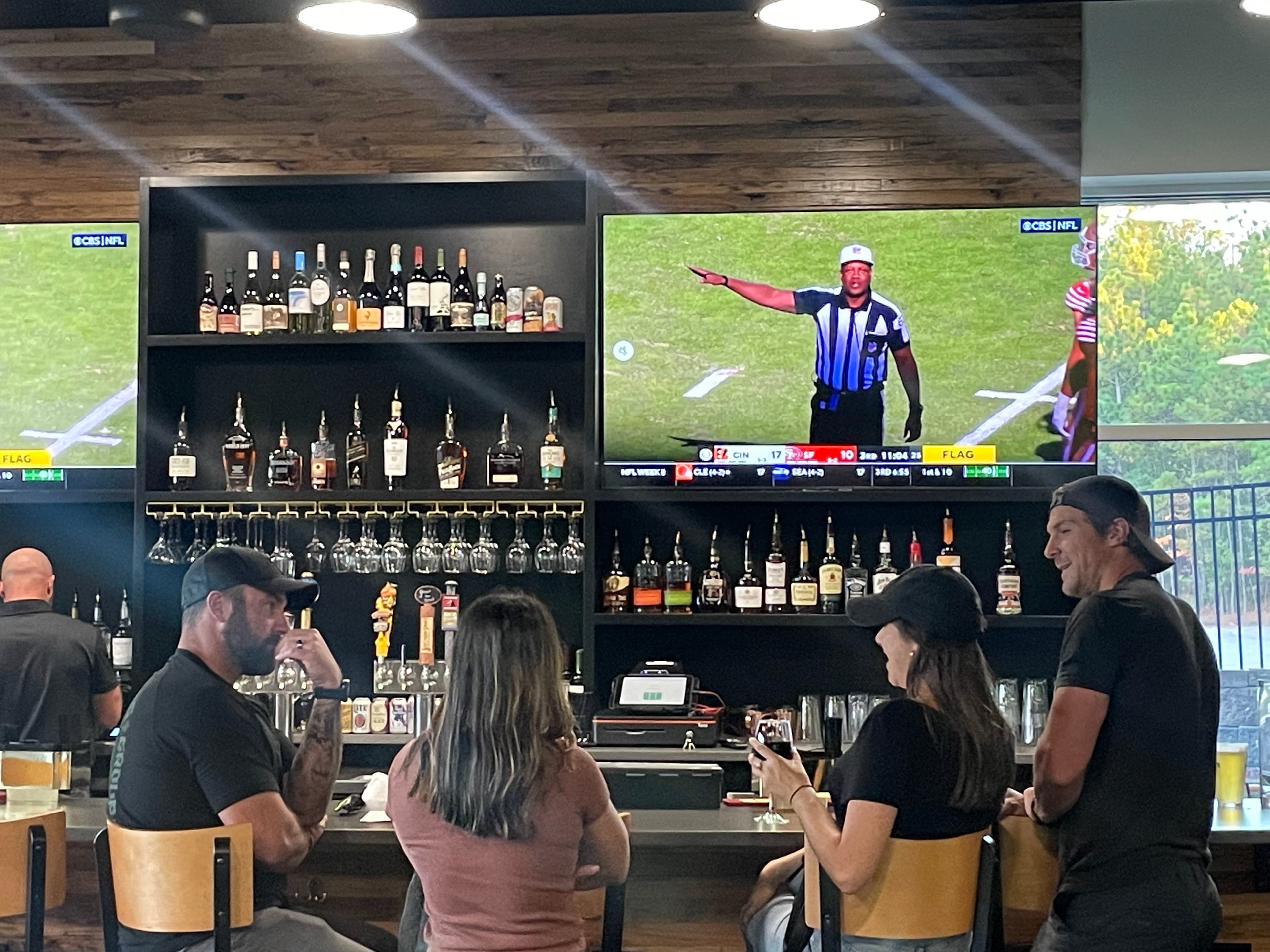 Double Eagle Indoor Golf & Lounge - Image 9