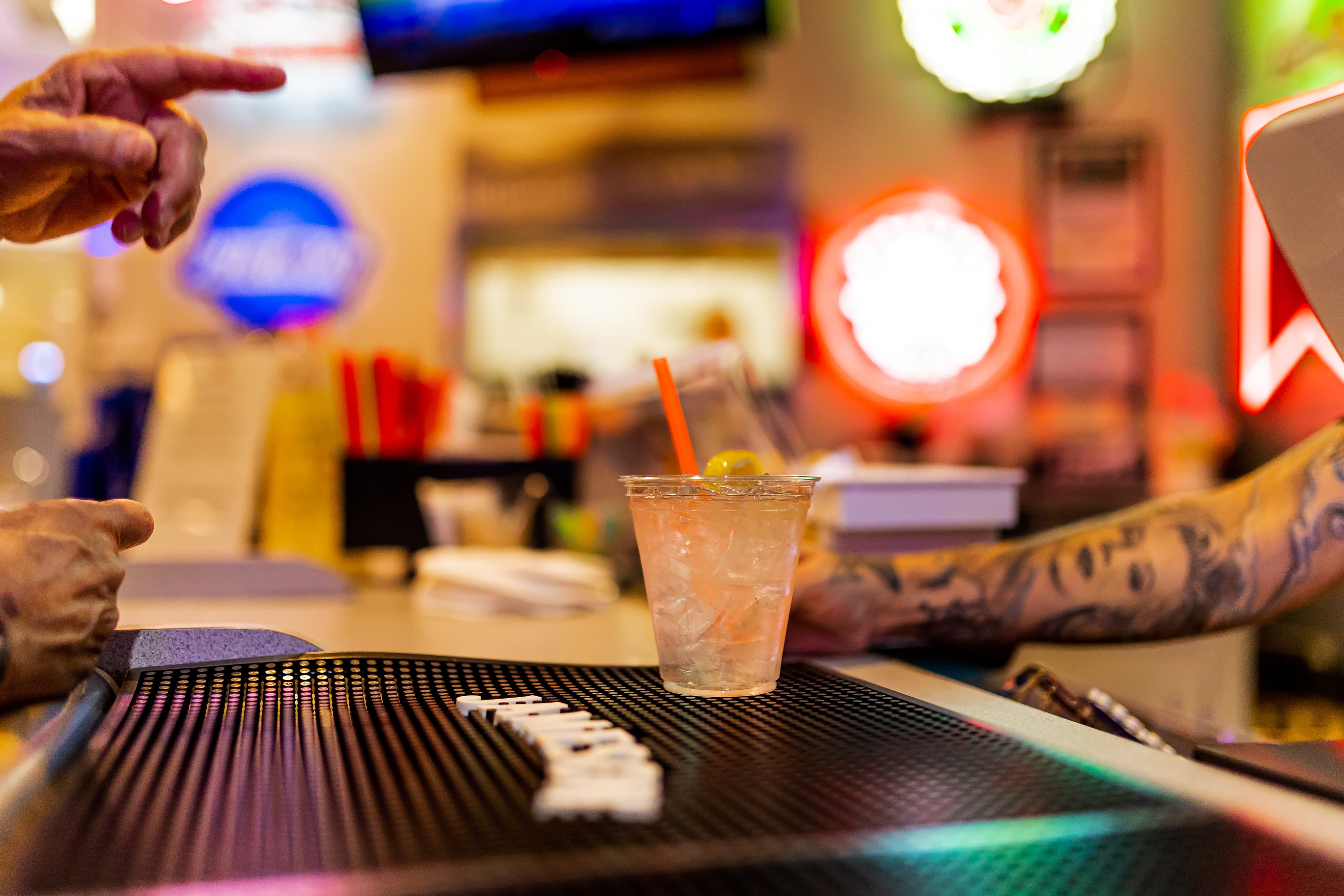 Roxy's Bar & Grill - Image 6