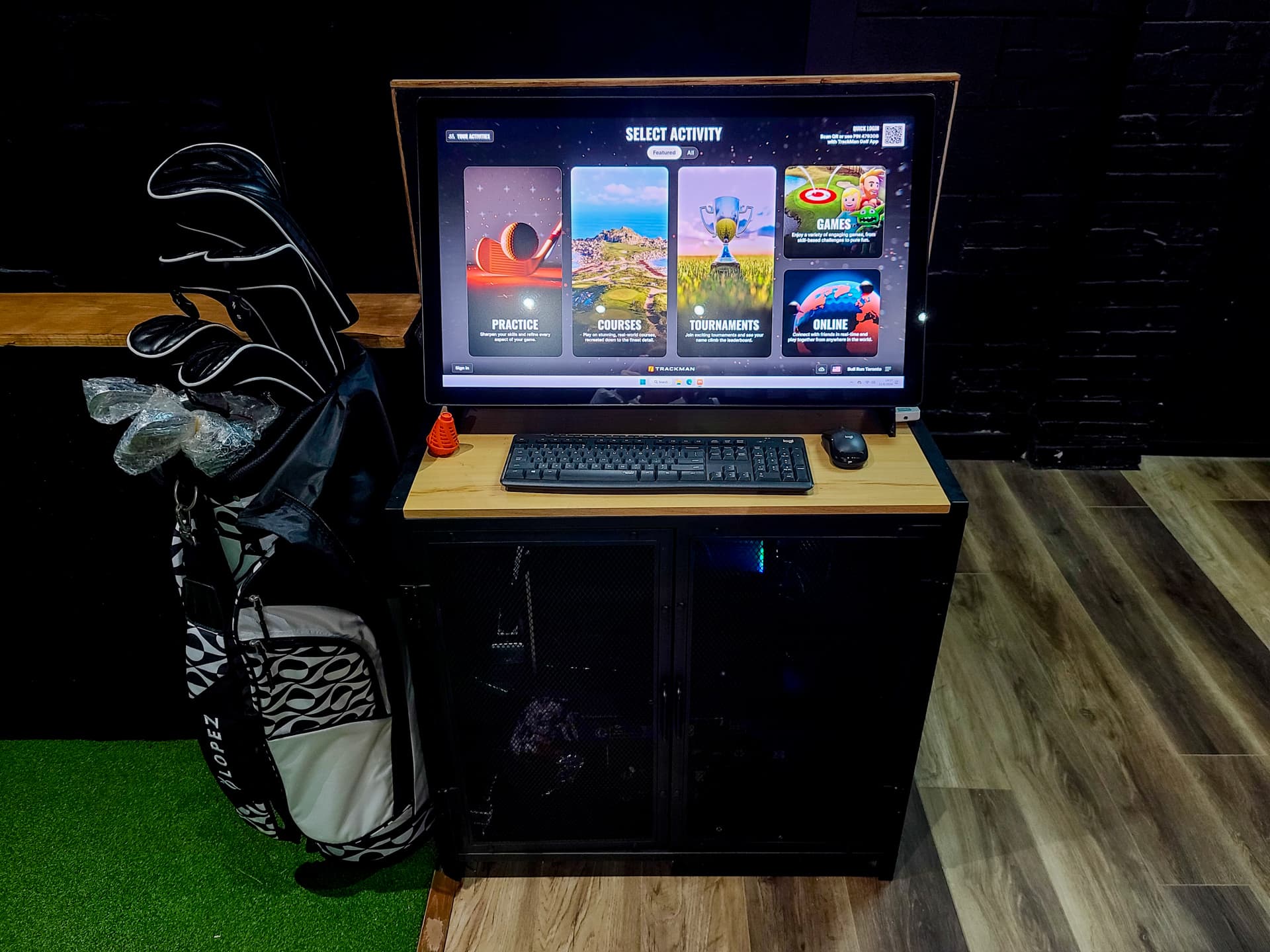 6ix Iron Indoor Golf - Downtown - Image 6