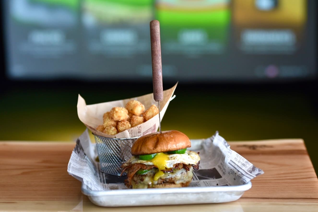 Golf Lounge 18 - Image 2