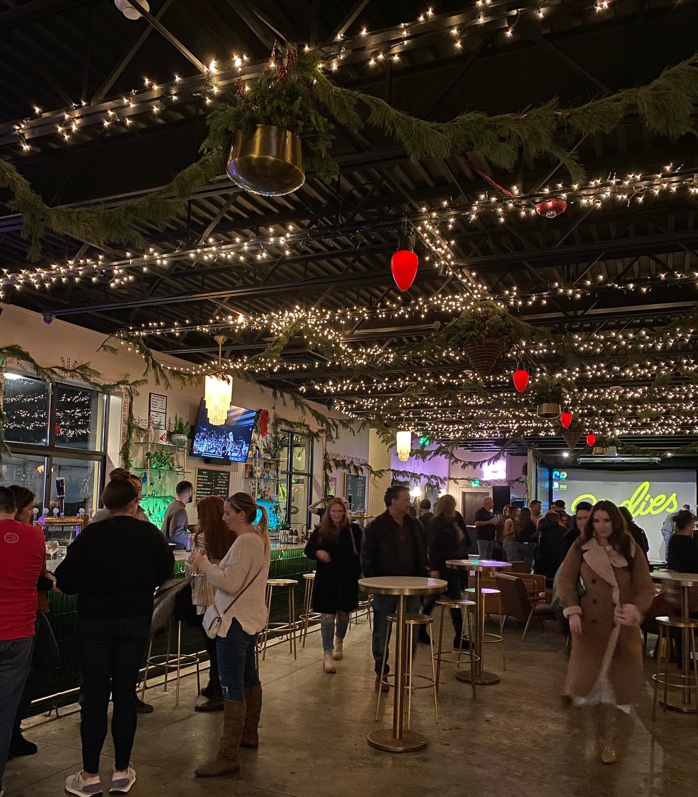 Birdies Indoor Golf and Cocktail Bar Long Island - Image 5