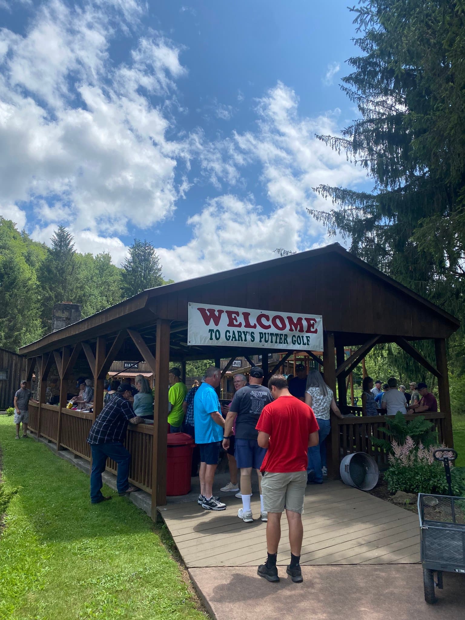 Gary's Putter Golf & Jiffy Pup Restaurant - Image 10