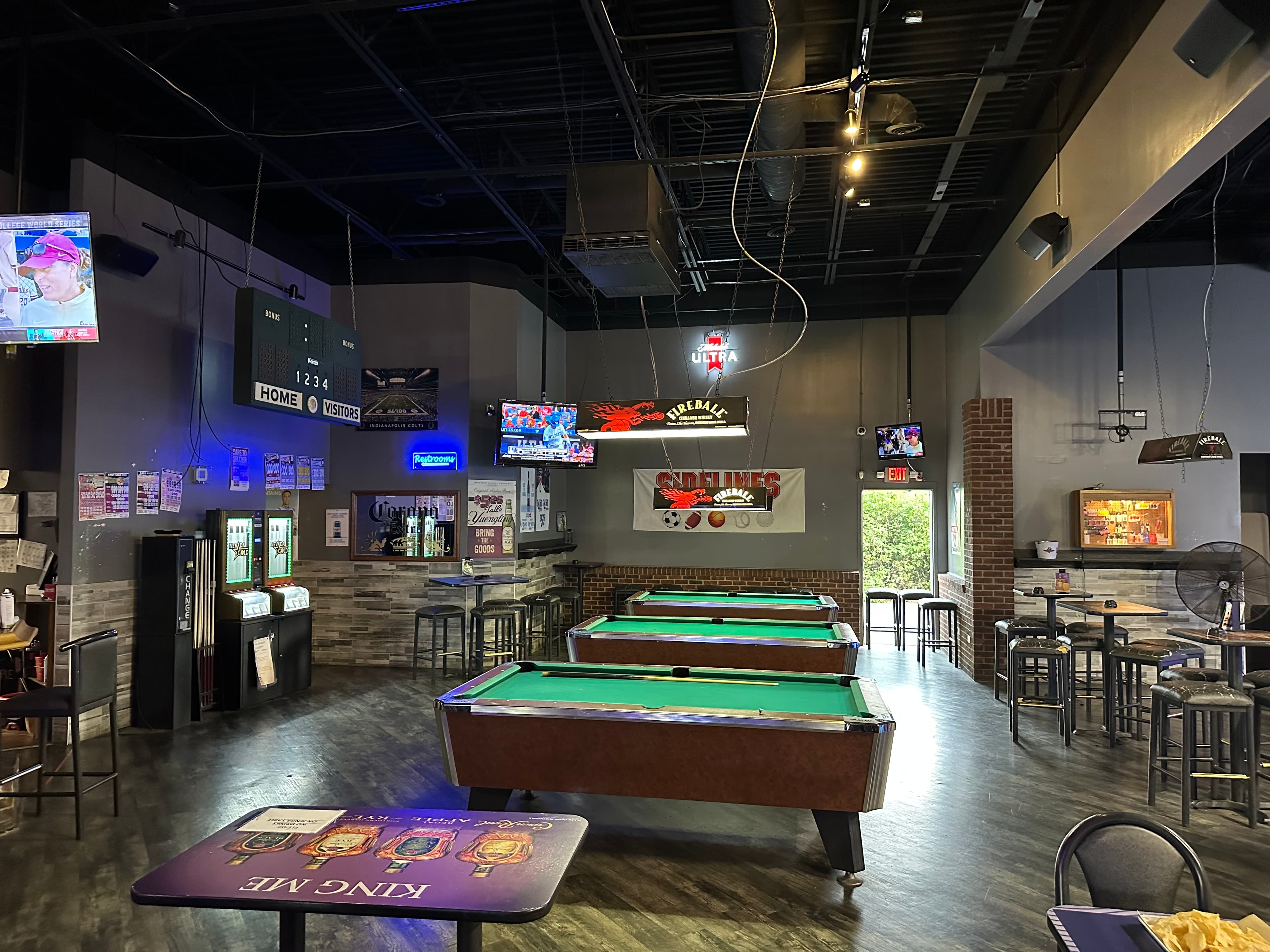 Sidelines Sports Pub - Image 5