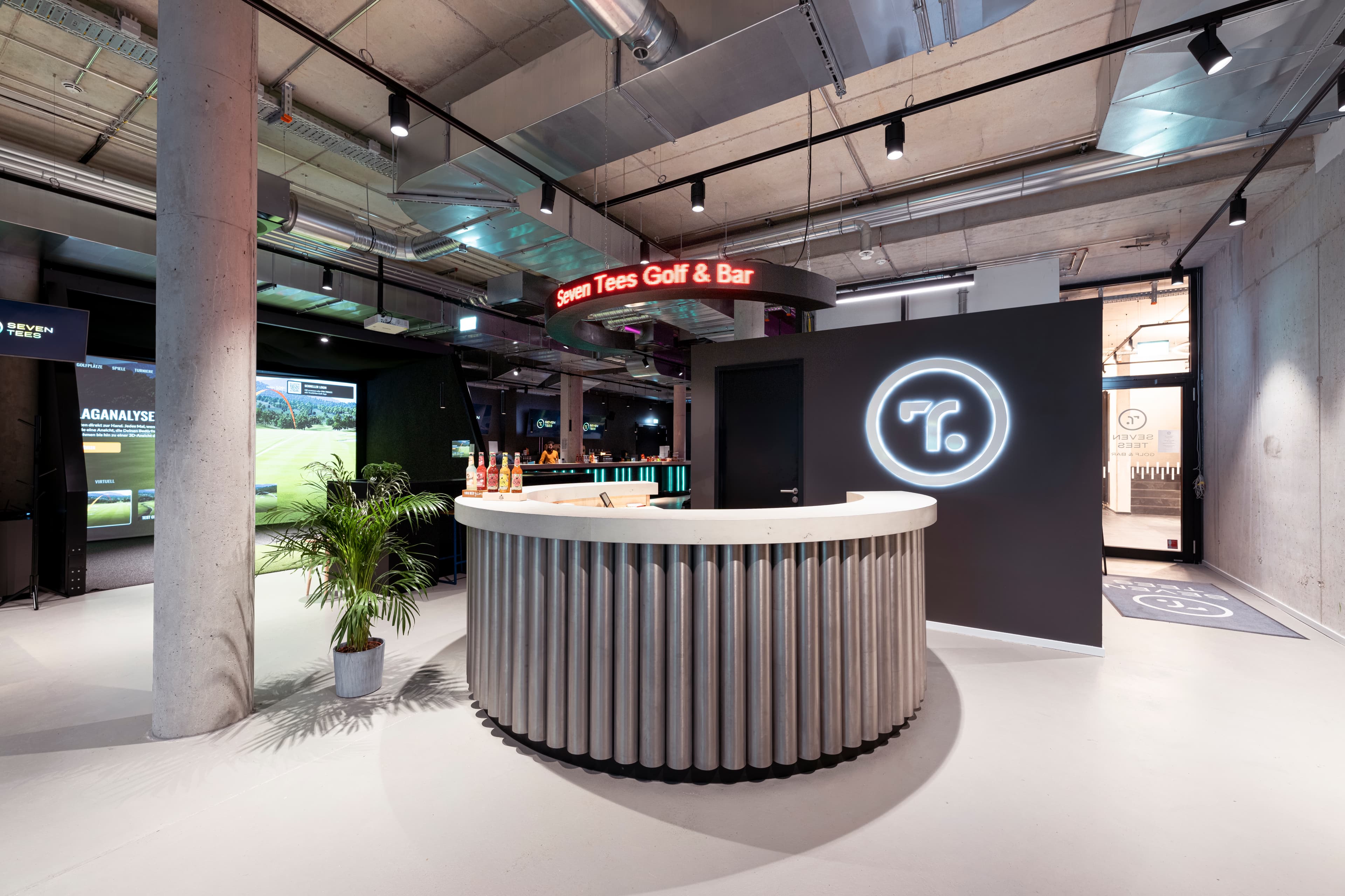 Seven Tees Golf and Bar - Image 4