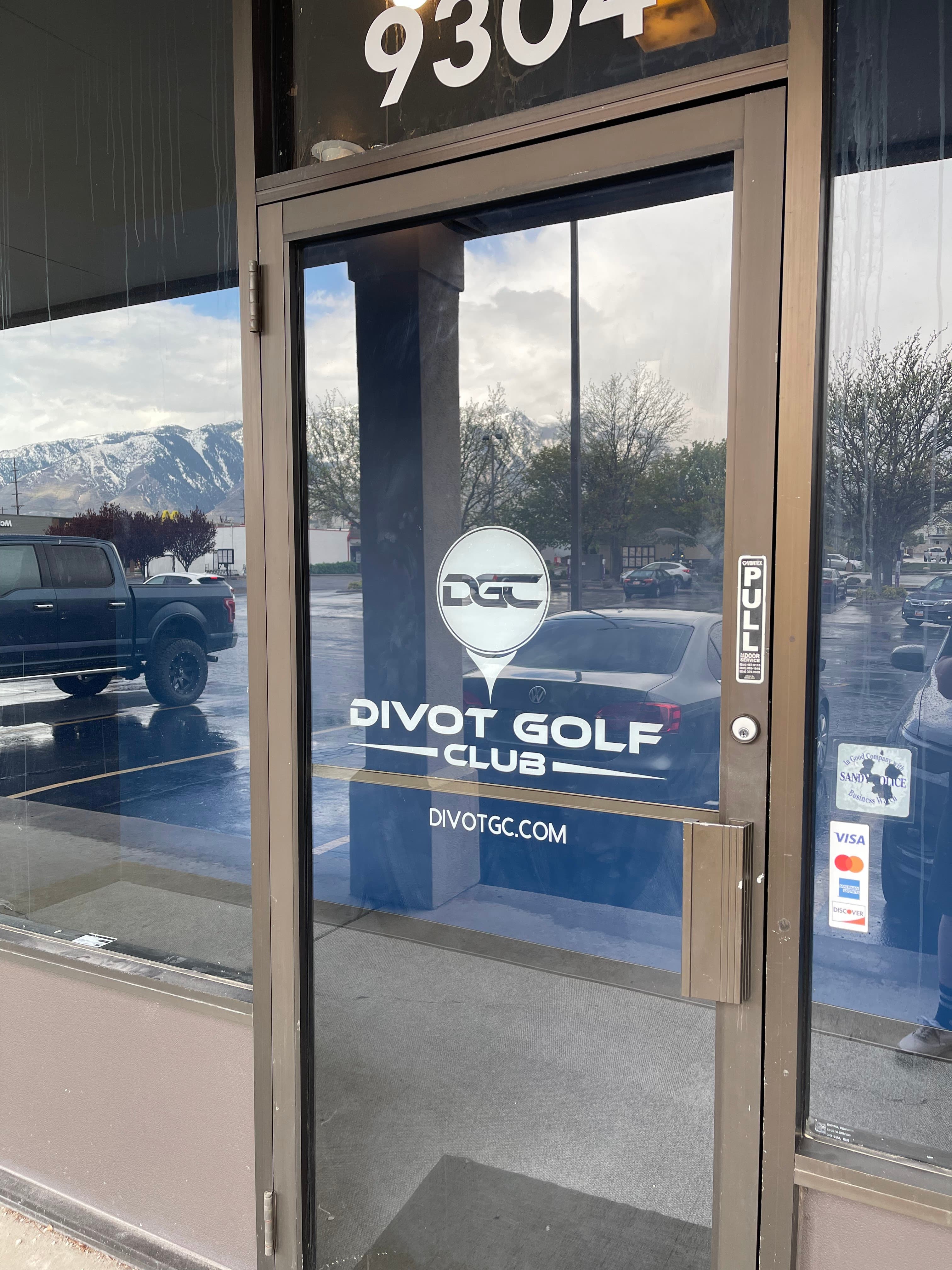 Divot Golf Club - Image 7