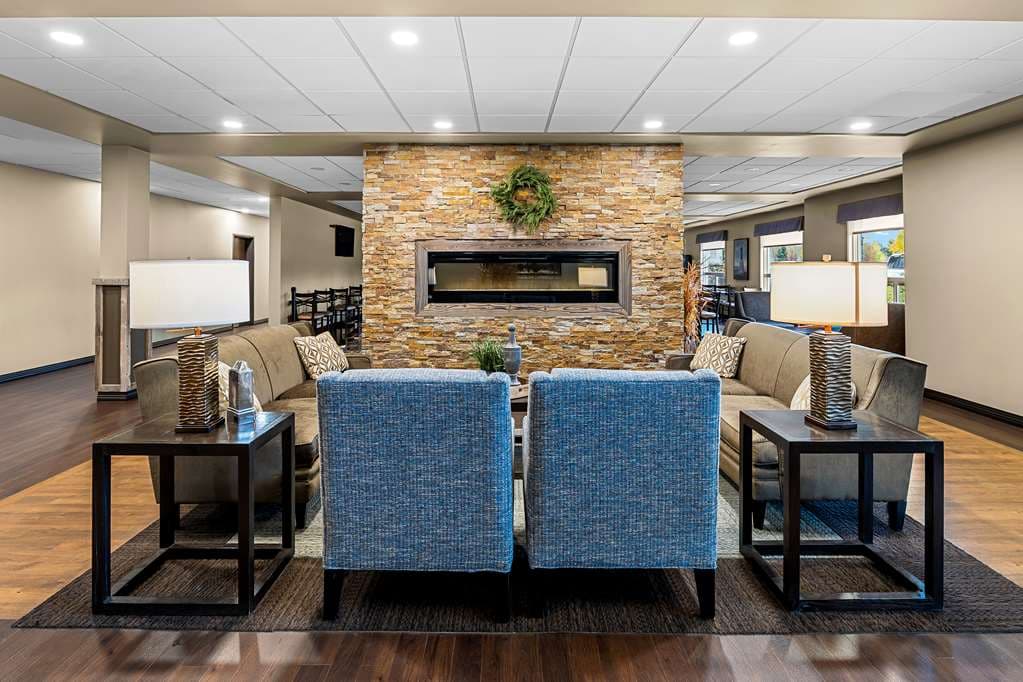 Best Western Plus Lacombe Inn & Suites - Image 5