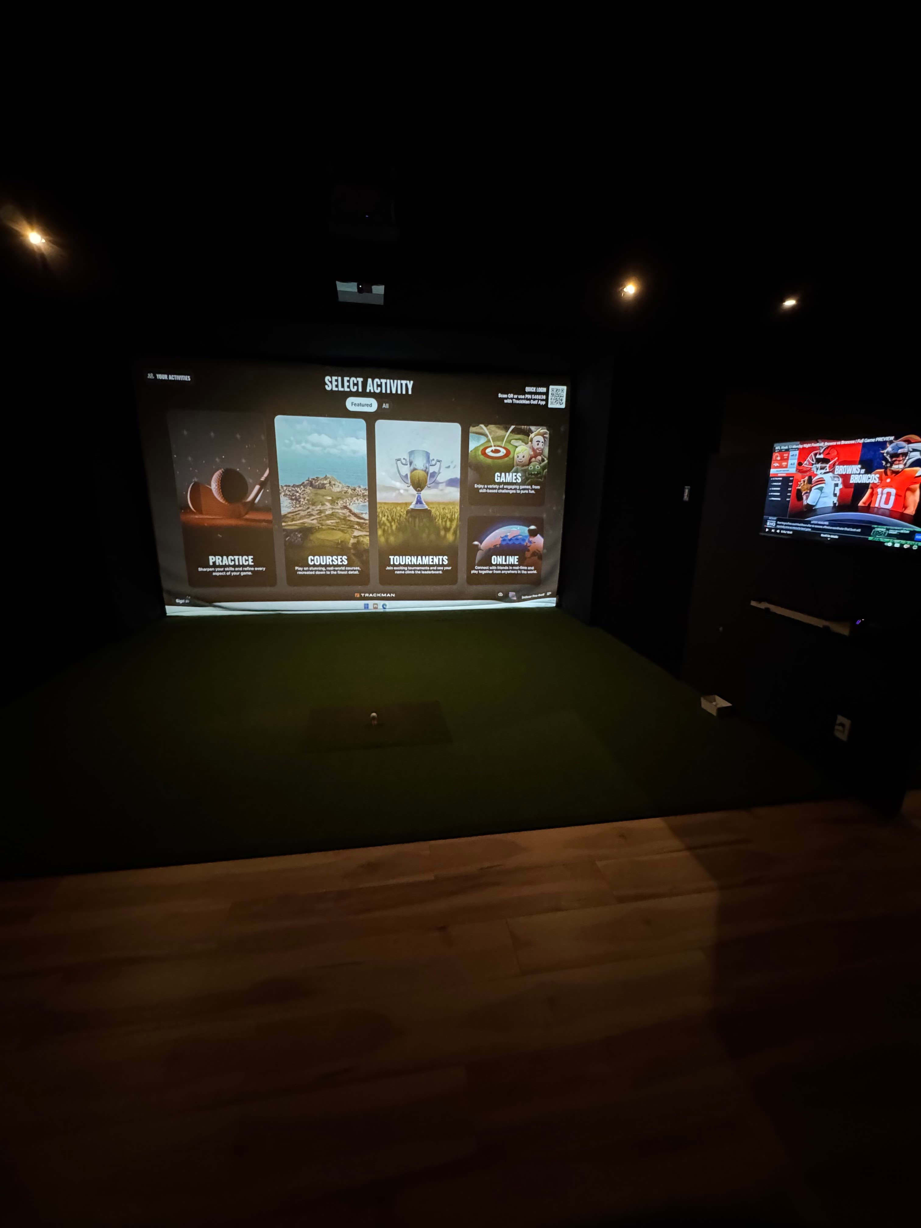 Indoor Pro Golf - Image 1