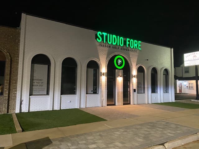 Studio Fore Indoor Golf - Image 2