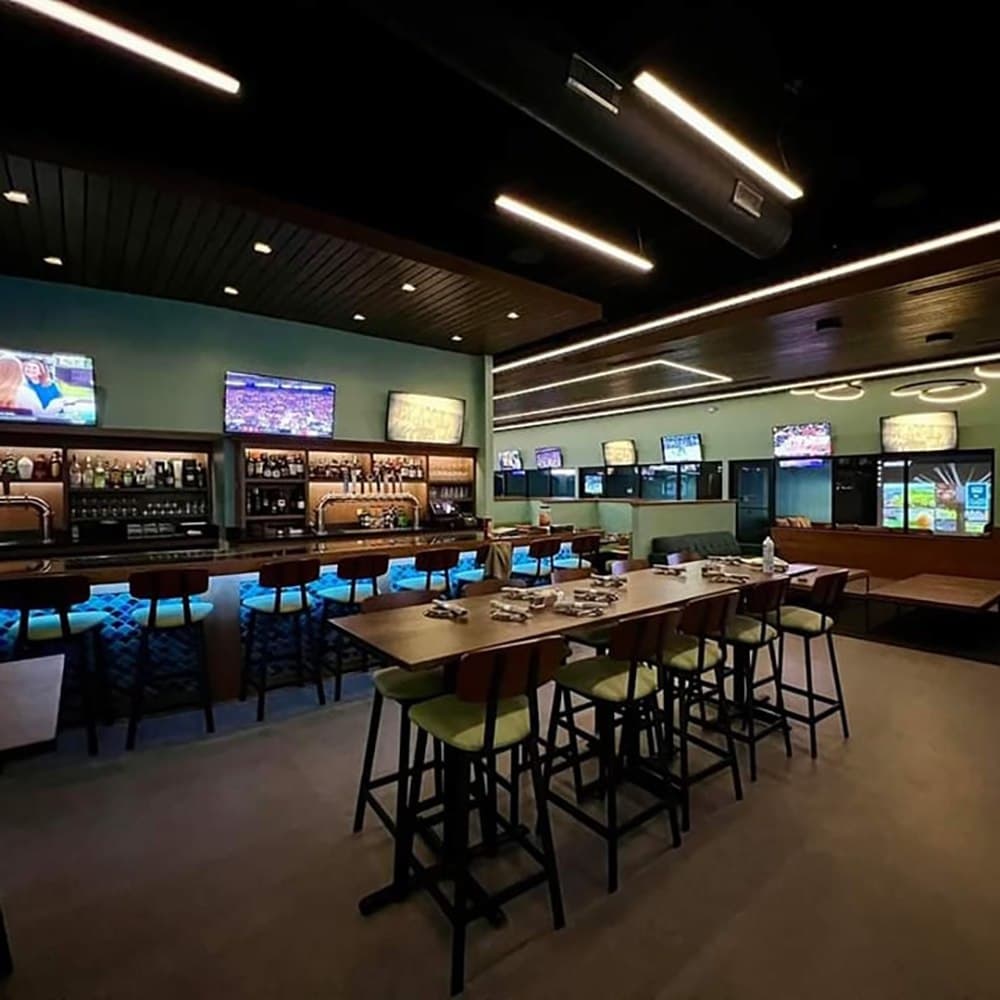 Hackers Bar & Grille - Image 7