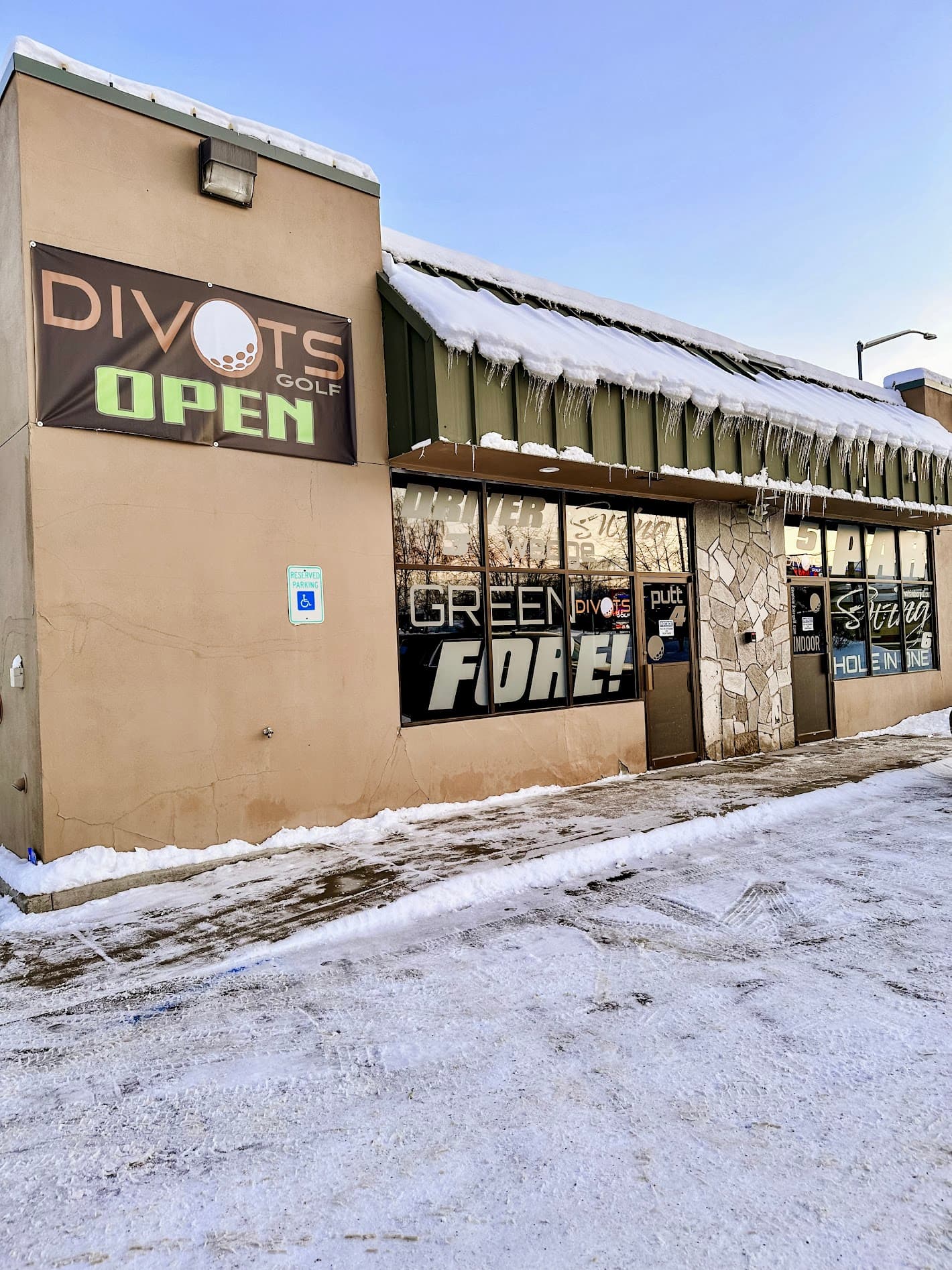 Alaska Sim 72 Golf (previously Divots Golf Anchorage) - Image 6