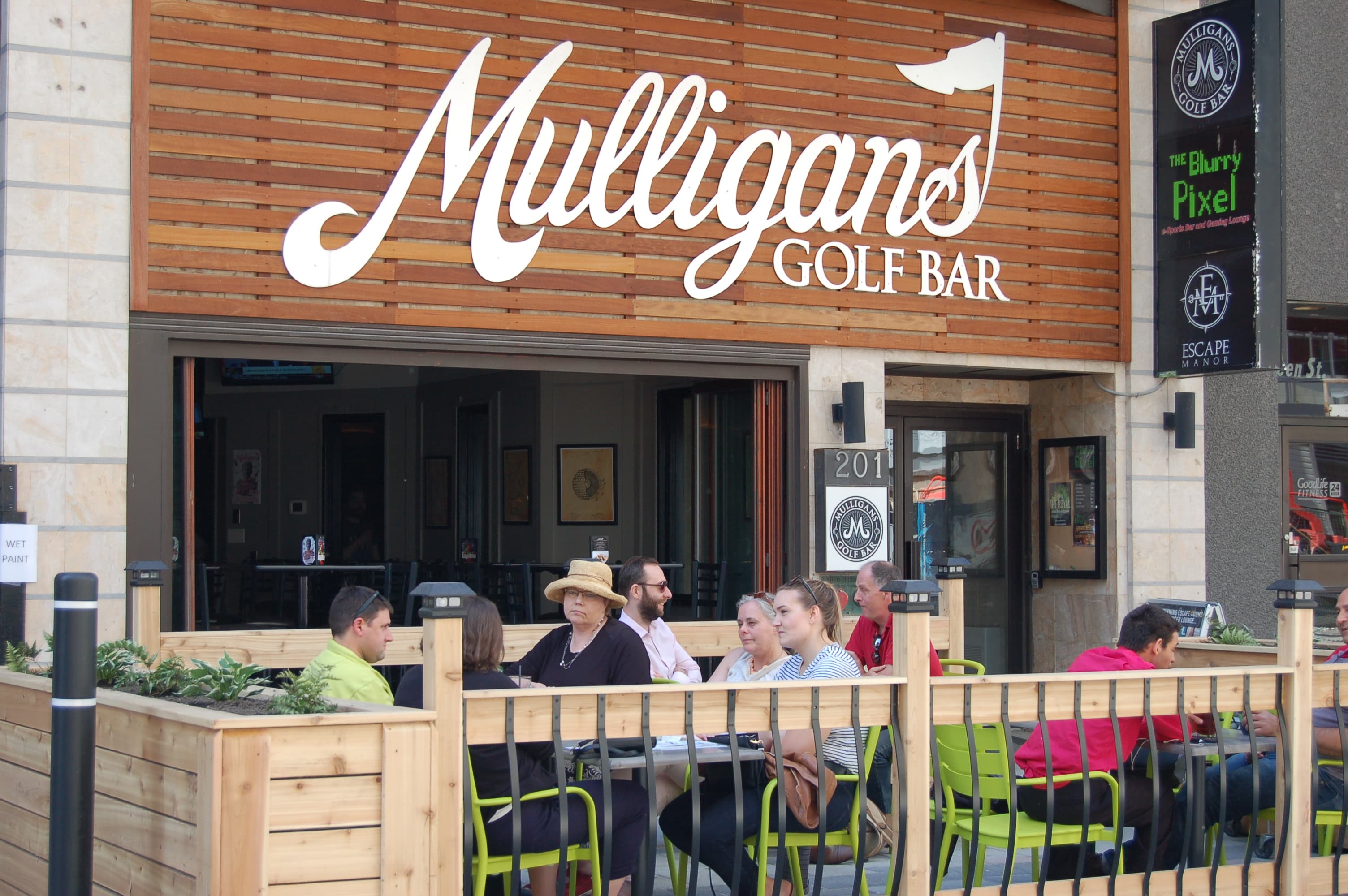 Mulligans Golf Bar - Image 1