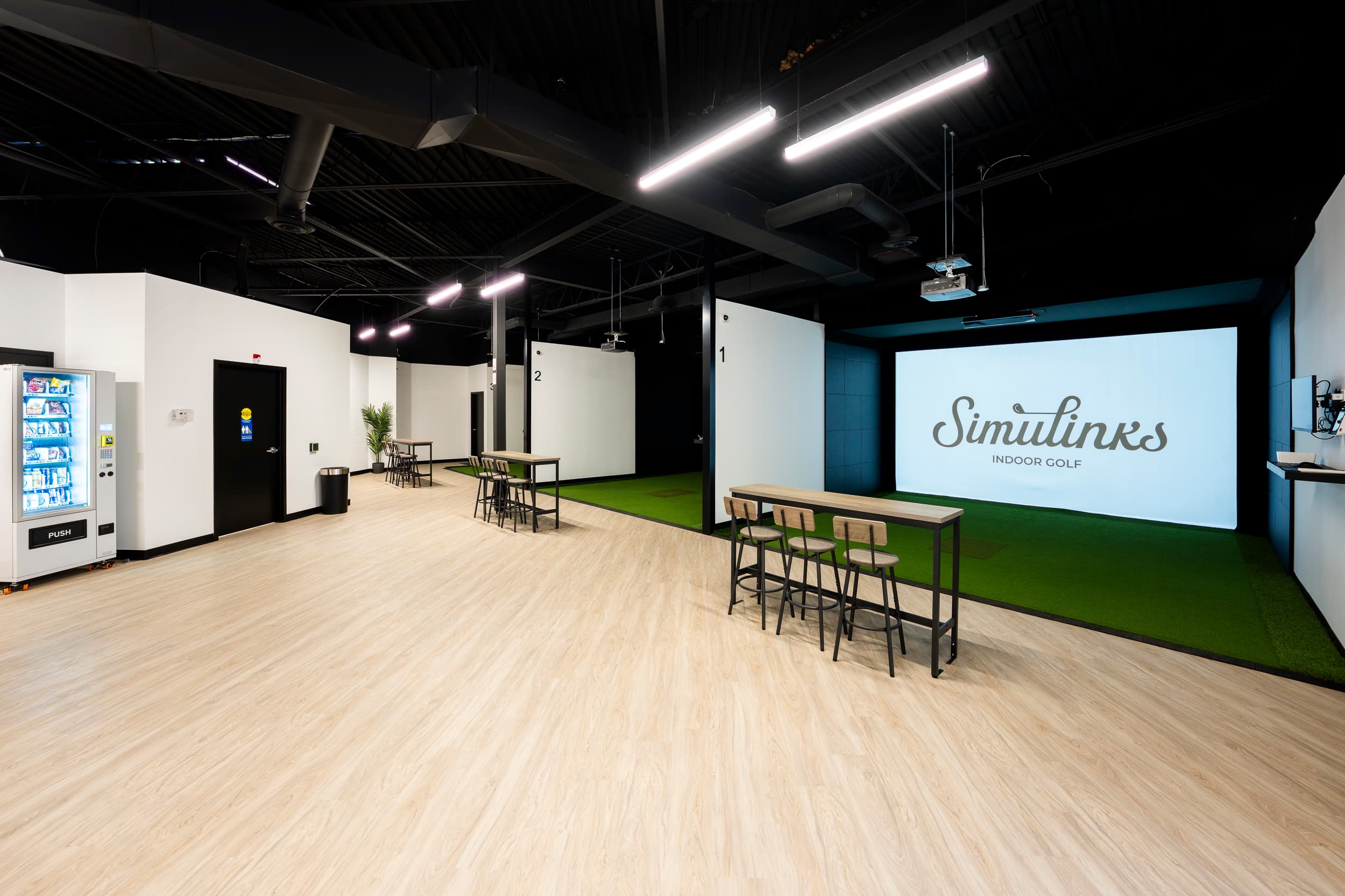 Simulinks Indoor Golf - Image 1