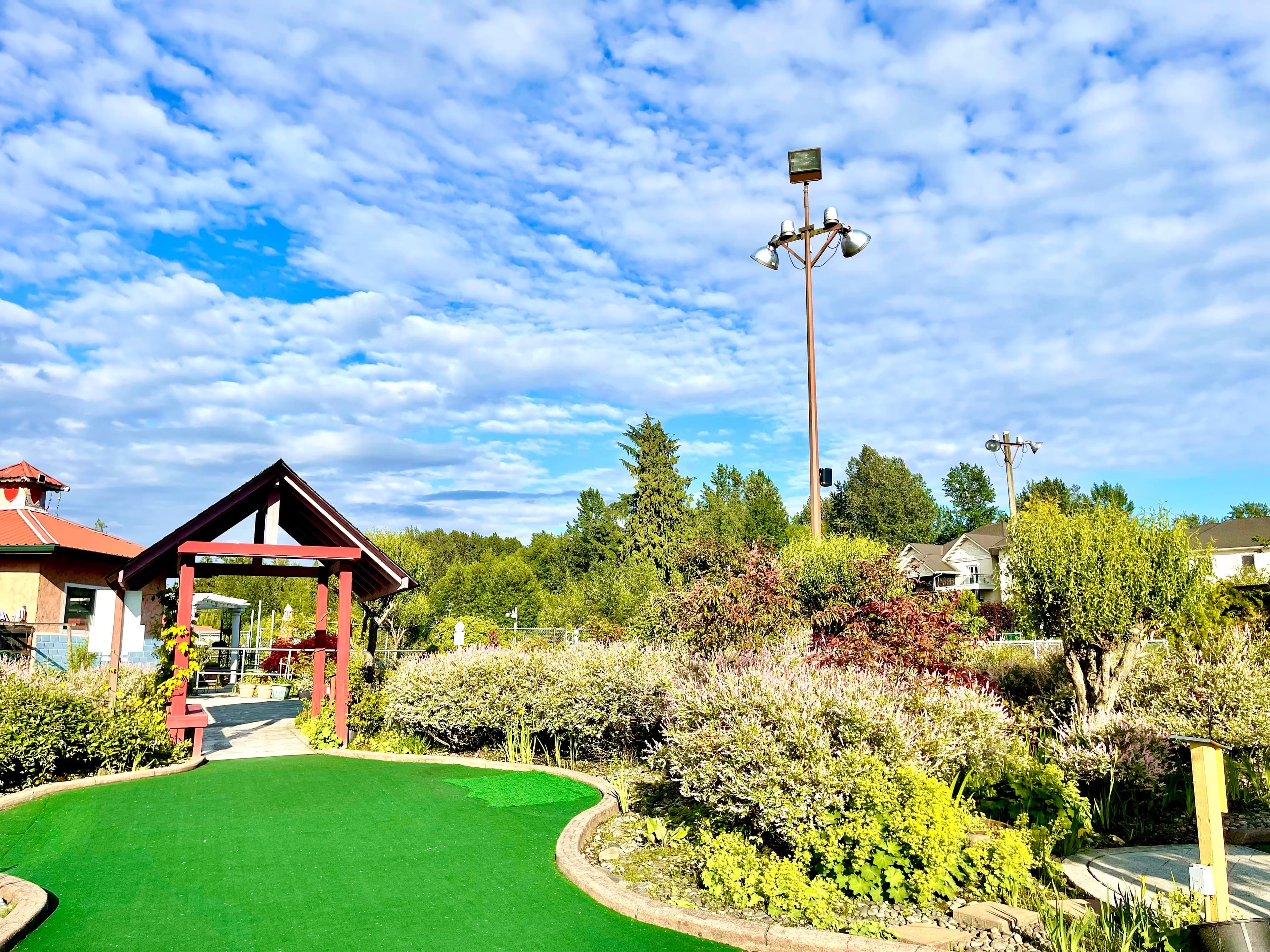 Hi-Knoll Driving Range & Minigolf - Image 1