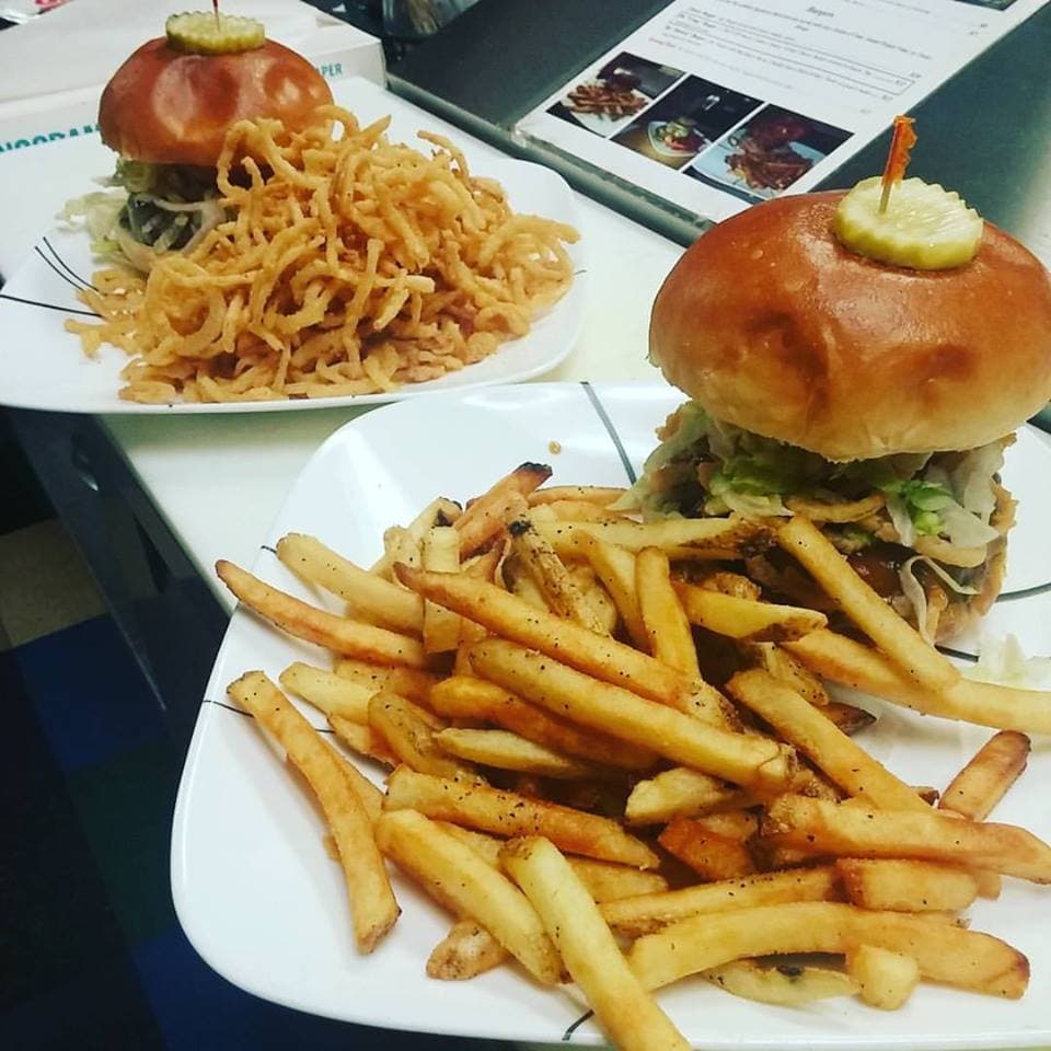 The Yard Line Lounge - Image 3