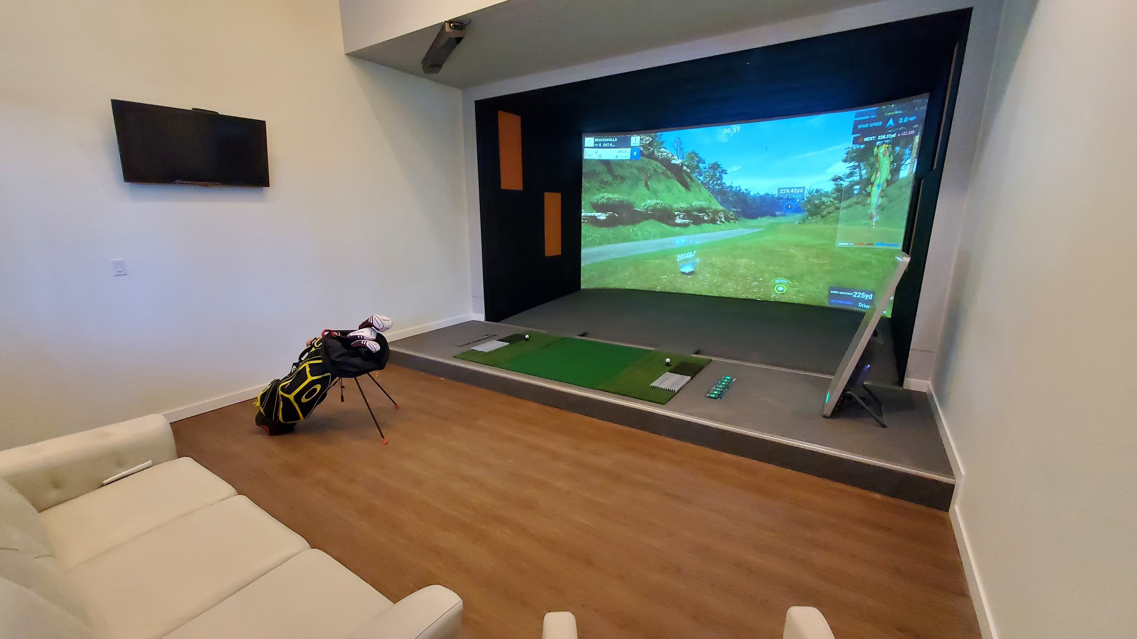 MFlex Golf & Lounge - Image 1