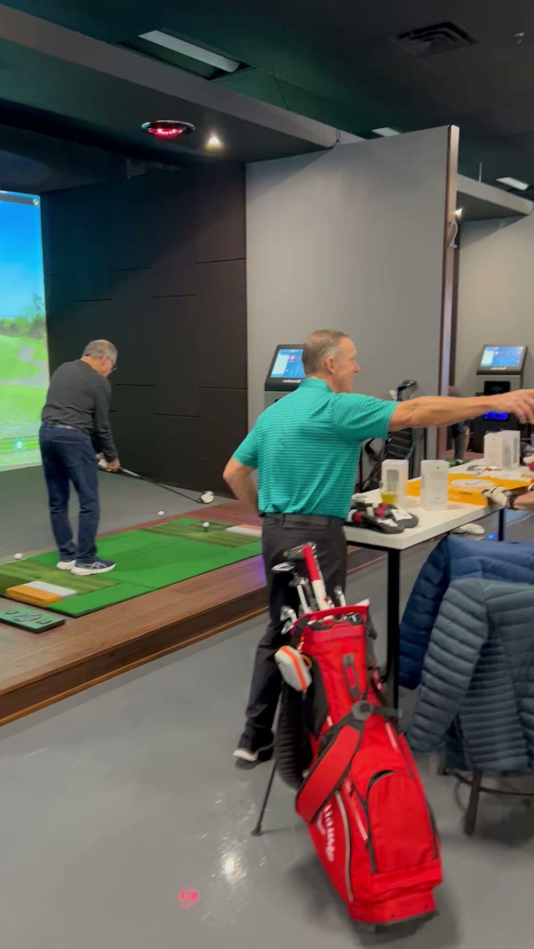 Mulligans Indoor Golf - Image 8