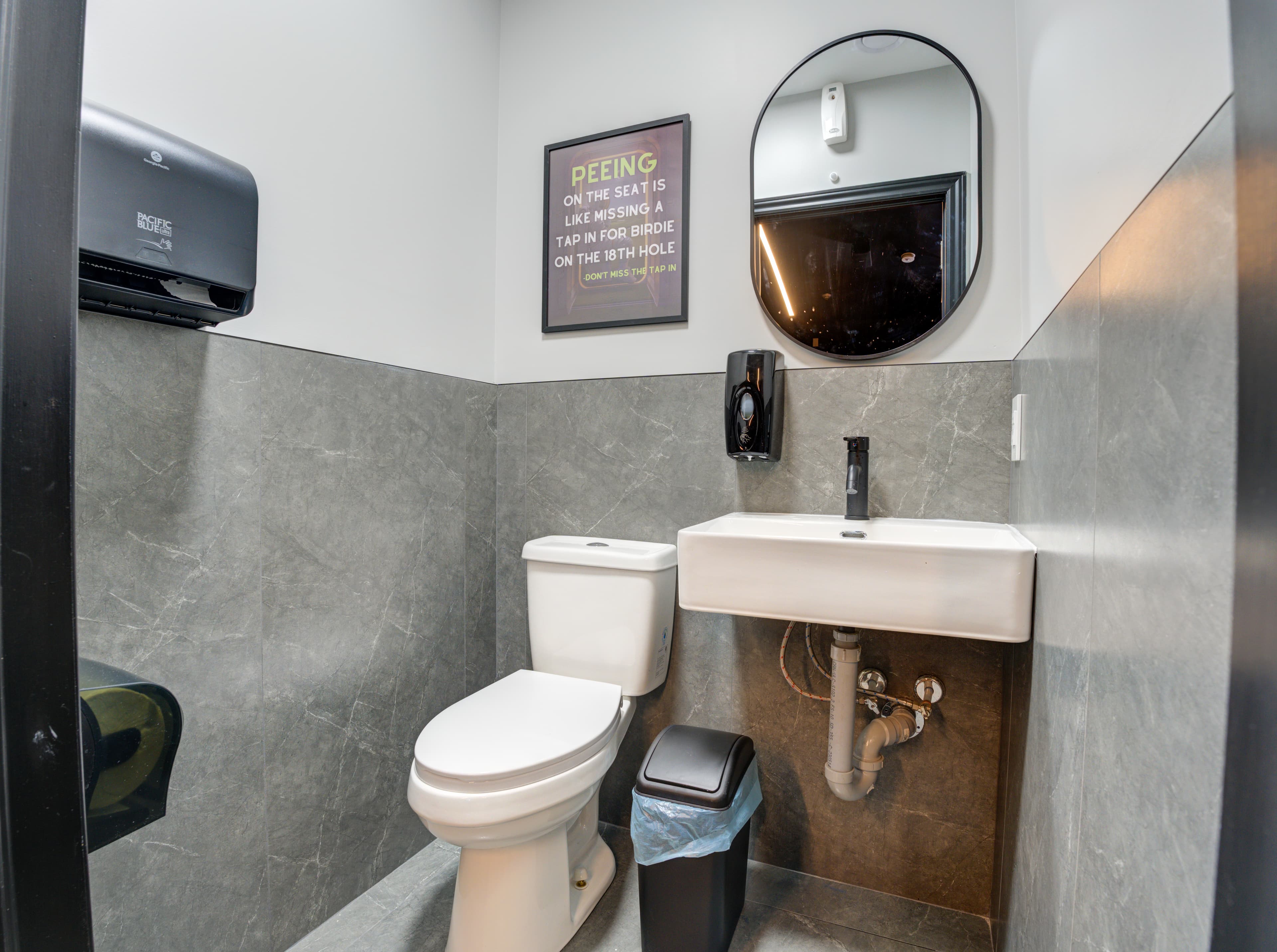 Golf Almighty Indoor Golf & Sports Bar - Image 7