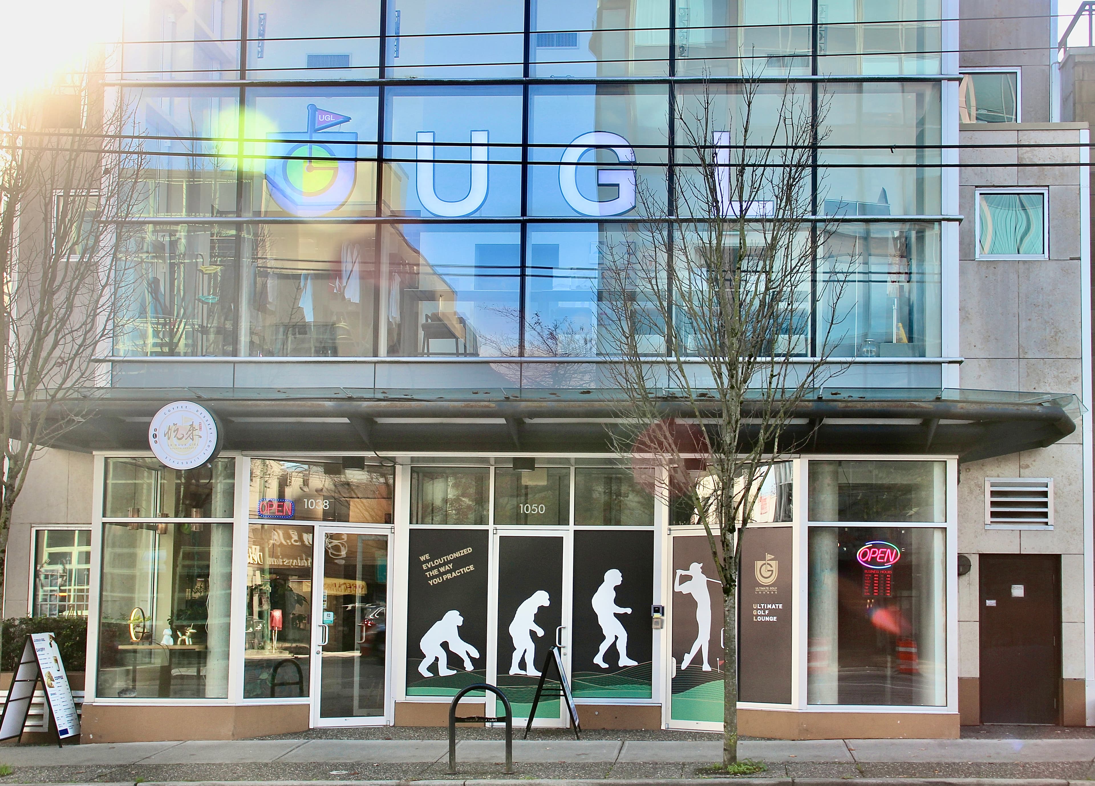 Ultimate Golf Lounge - Image 1