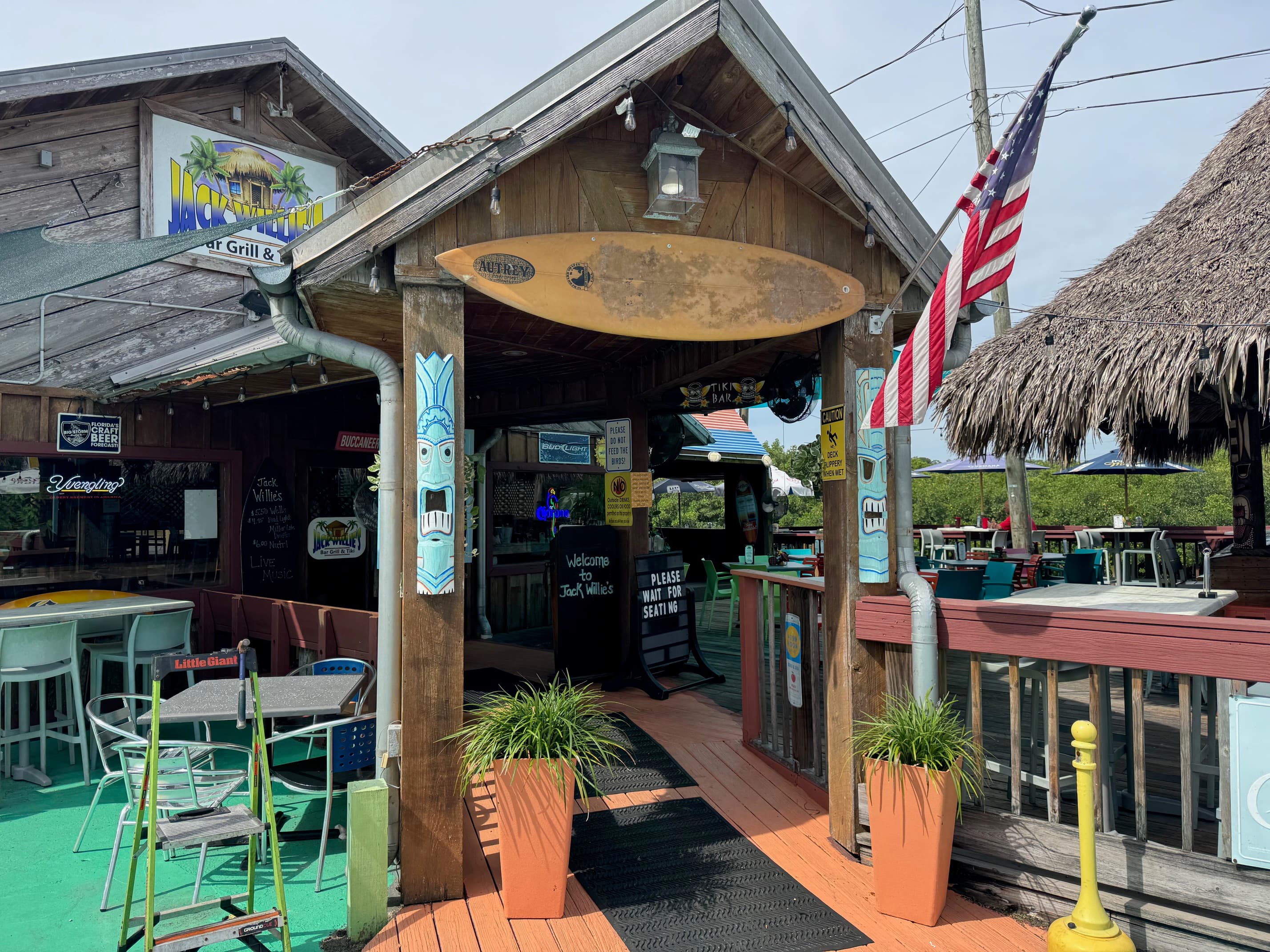 Jack Willie's Bar, Grill & Tiki - Image 5