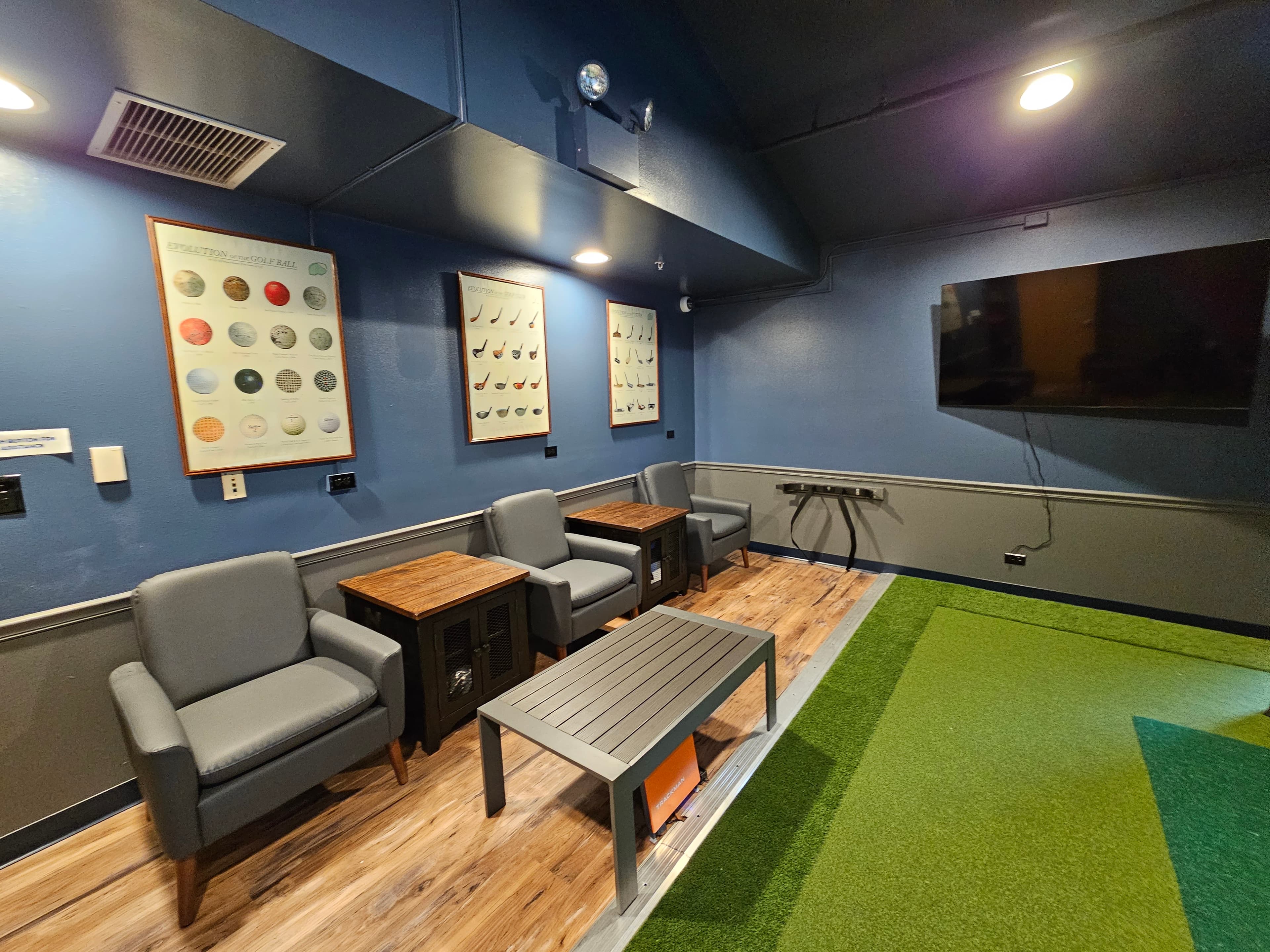 The Bunker Indoor Golf Simulator at Skokie Sports Park - Image 4