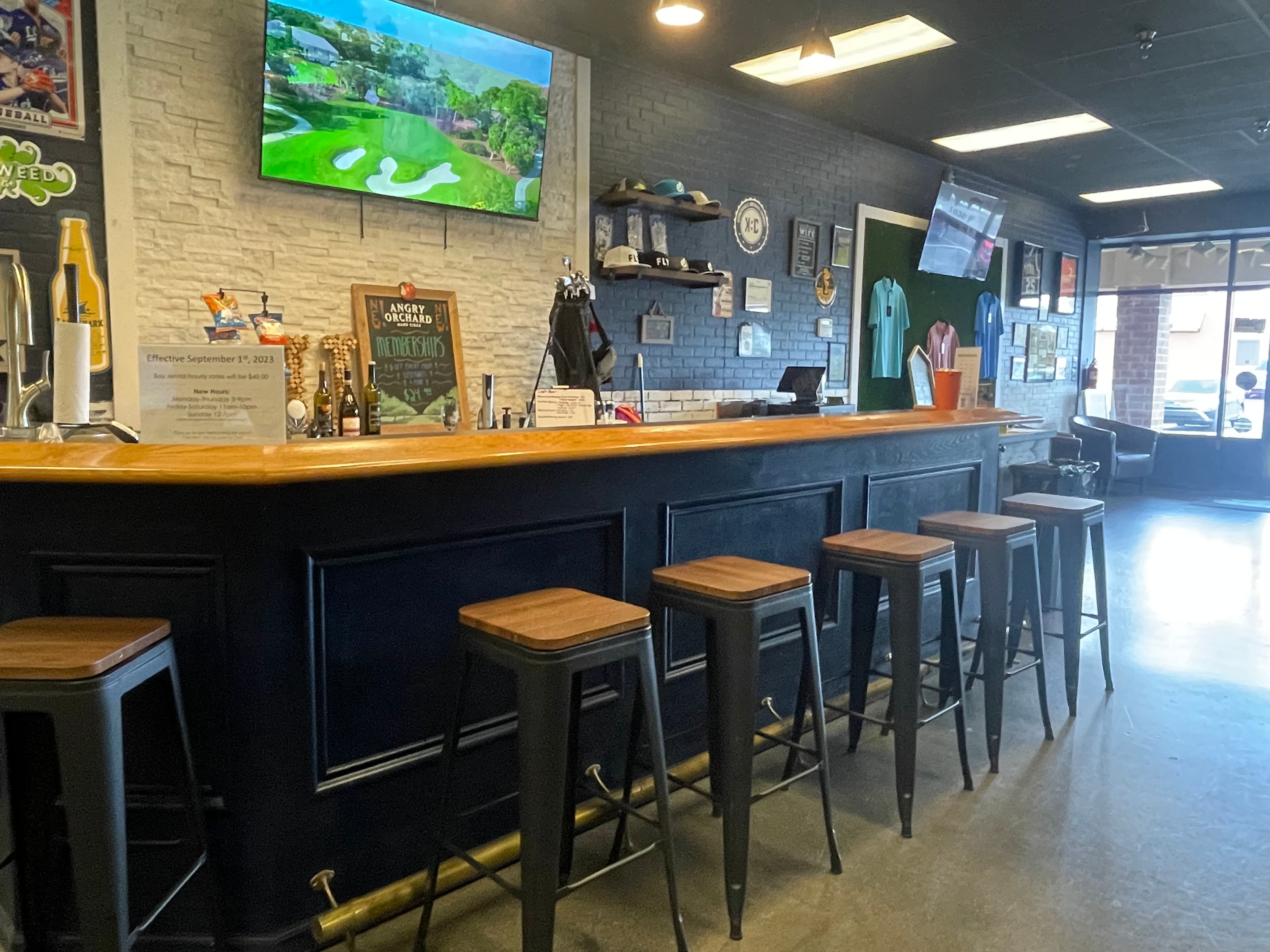 UnderPar Golf Lounge - Image 9