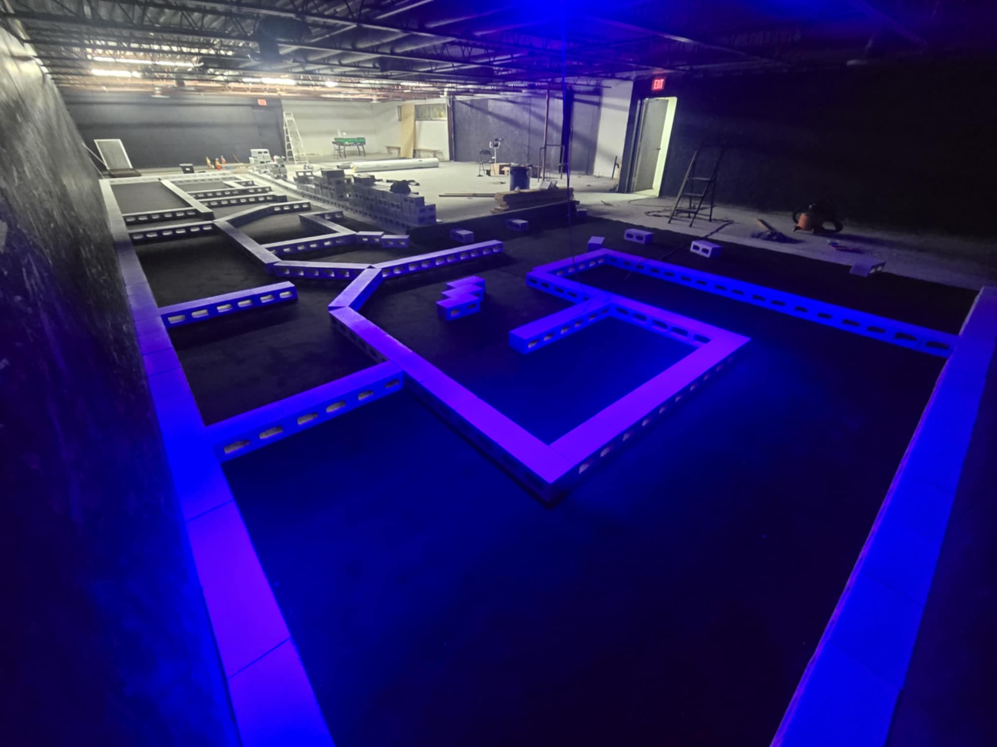 Menace Glow Mini Golf - Image 1