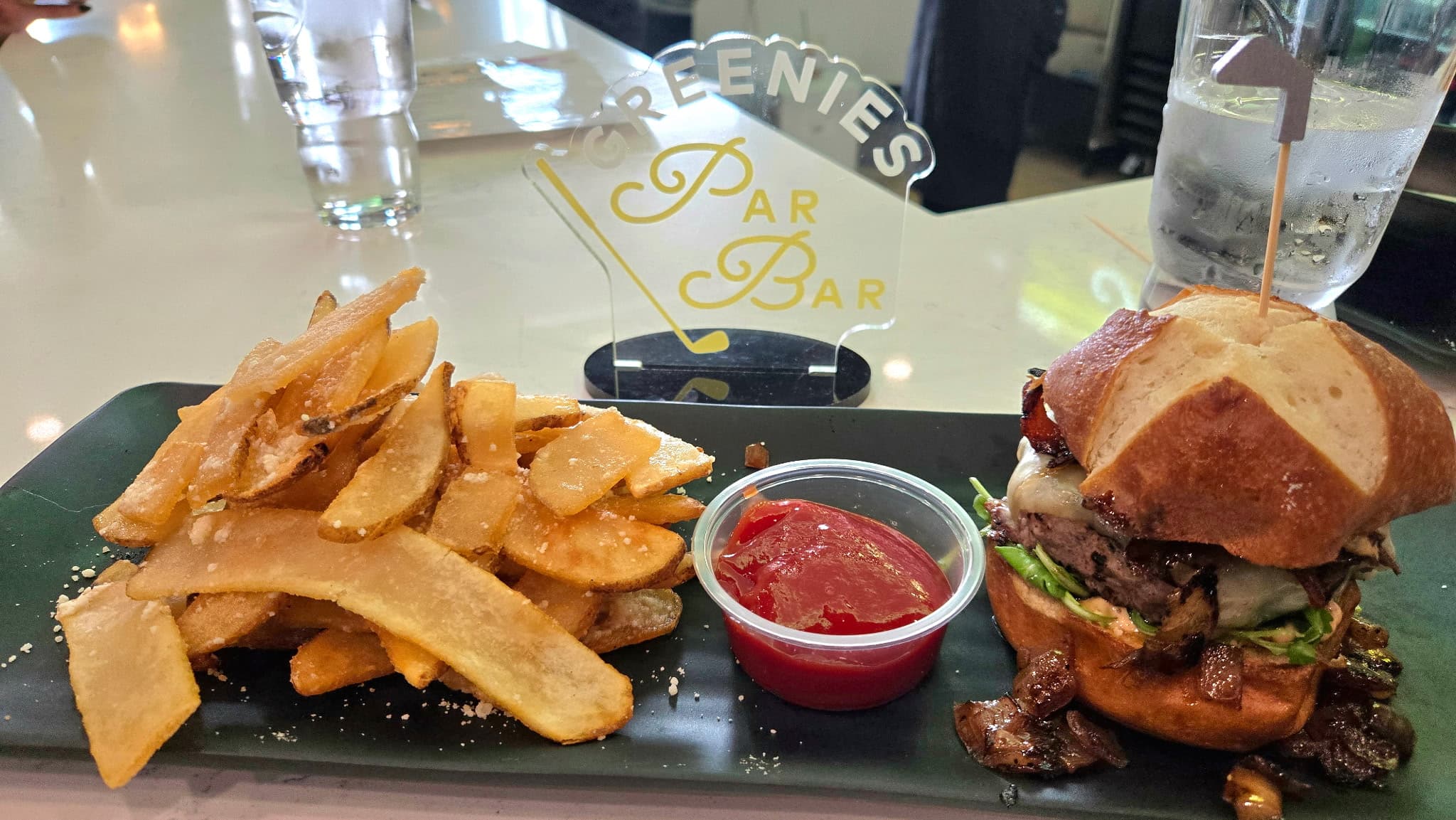 Greenies Golf Lounge - Image 1