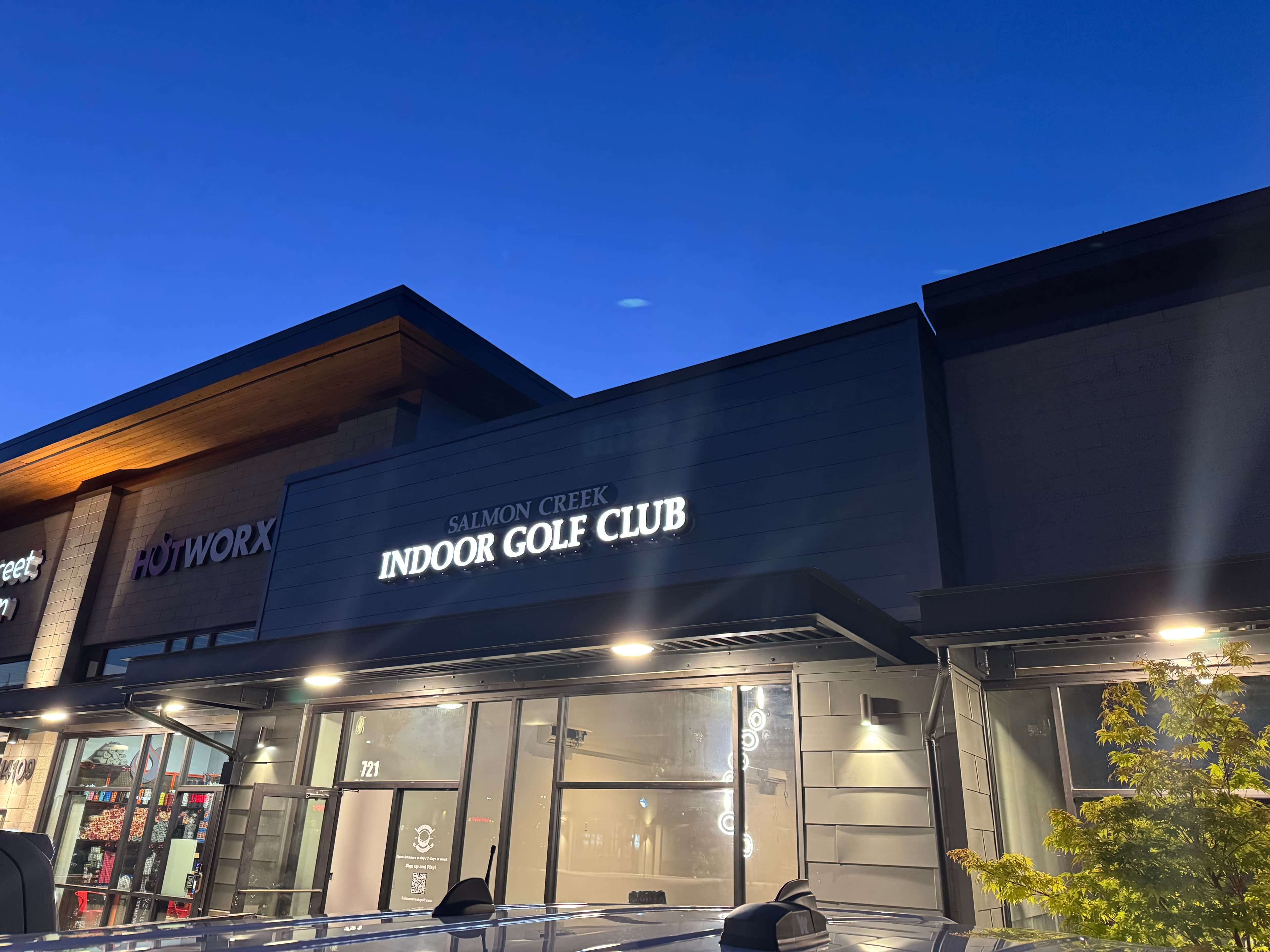 Salmon Creek Indoor Golf Club - Image 3