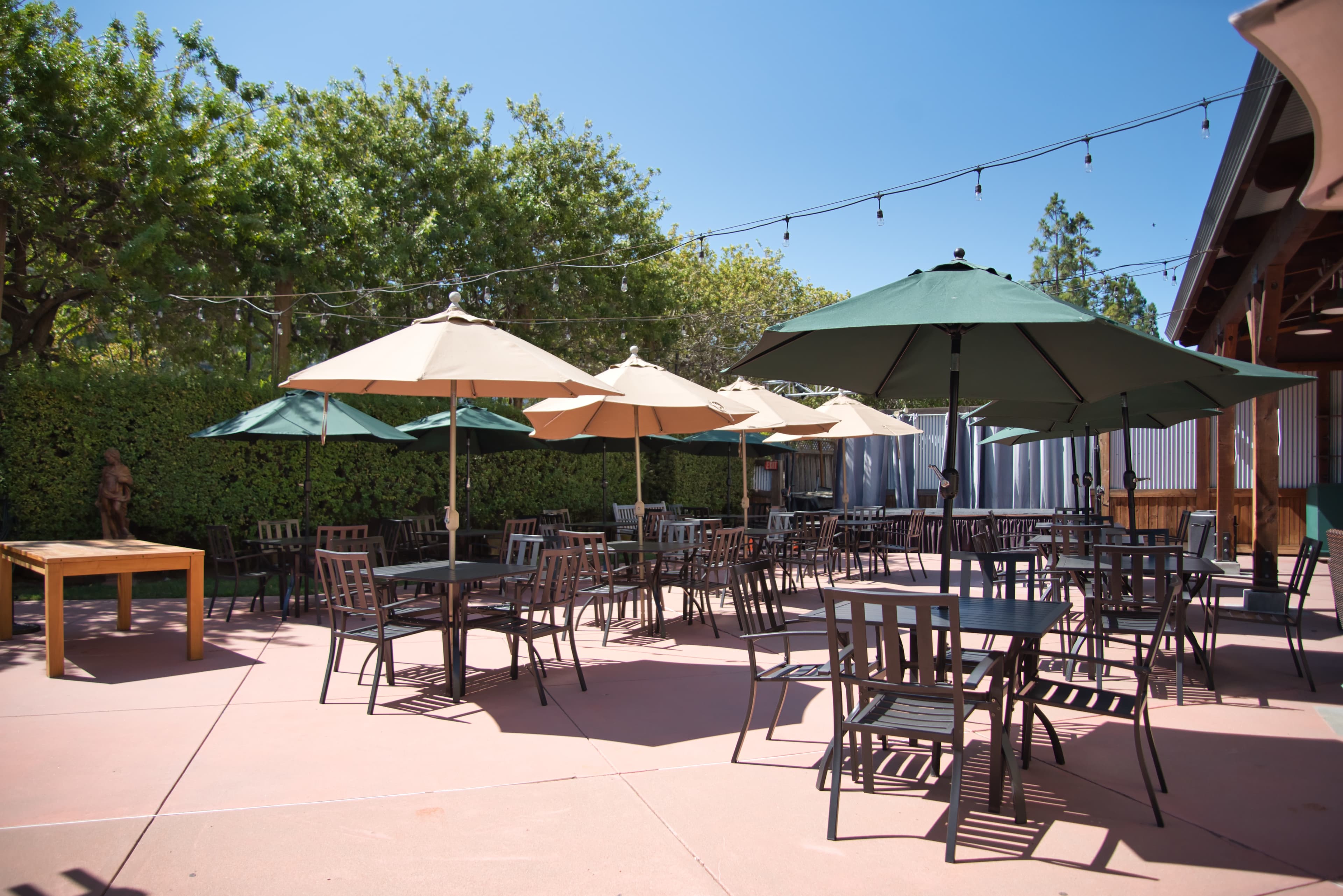 The Fremont Clubhouse Sportsbar, Golf Club, and Event Center - Image 7