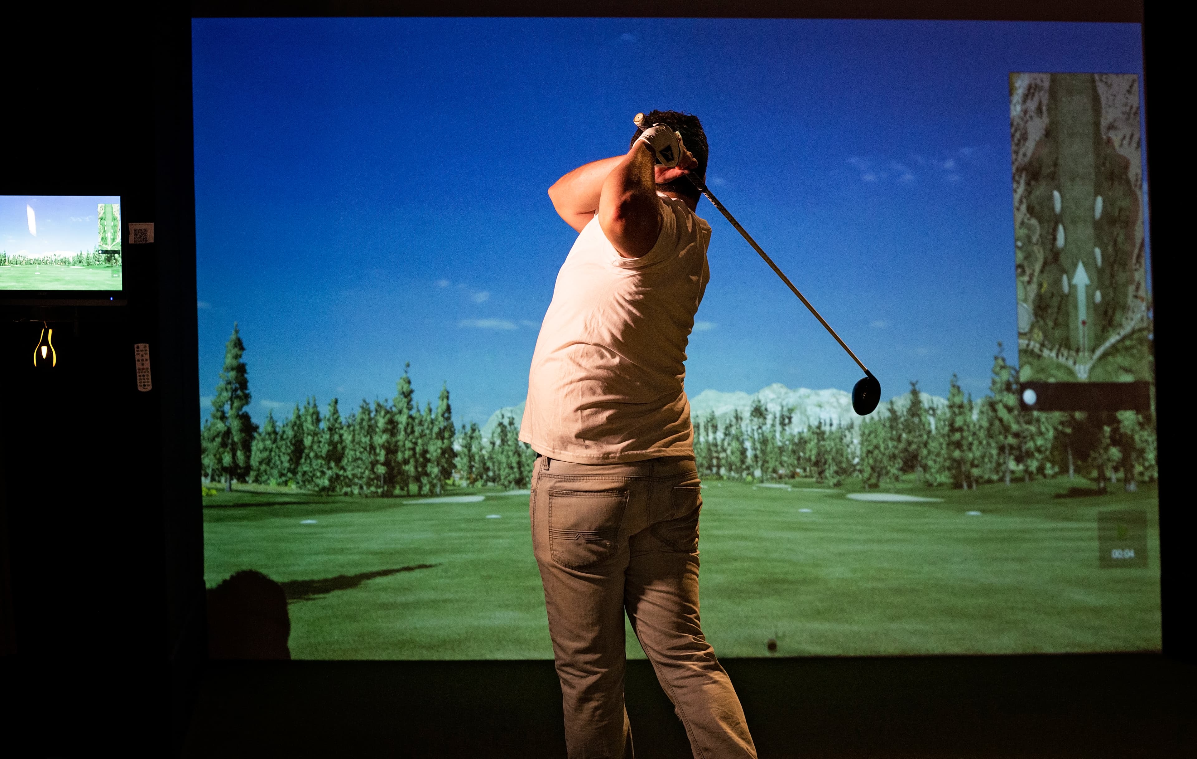 Sticks and Stones Indoor Golf - Image 7