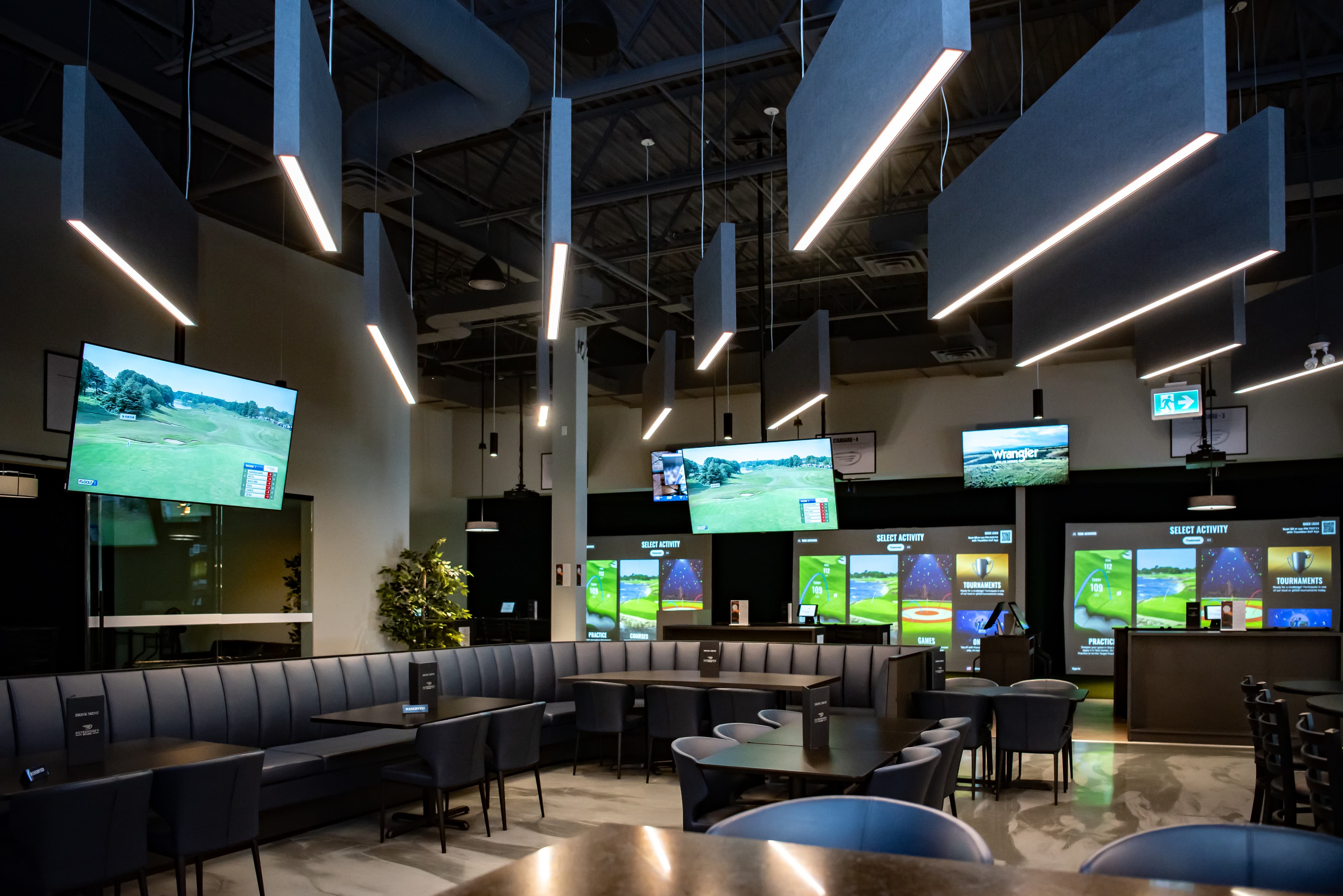 Silverwood's Golf and Lounge - Image 10