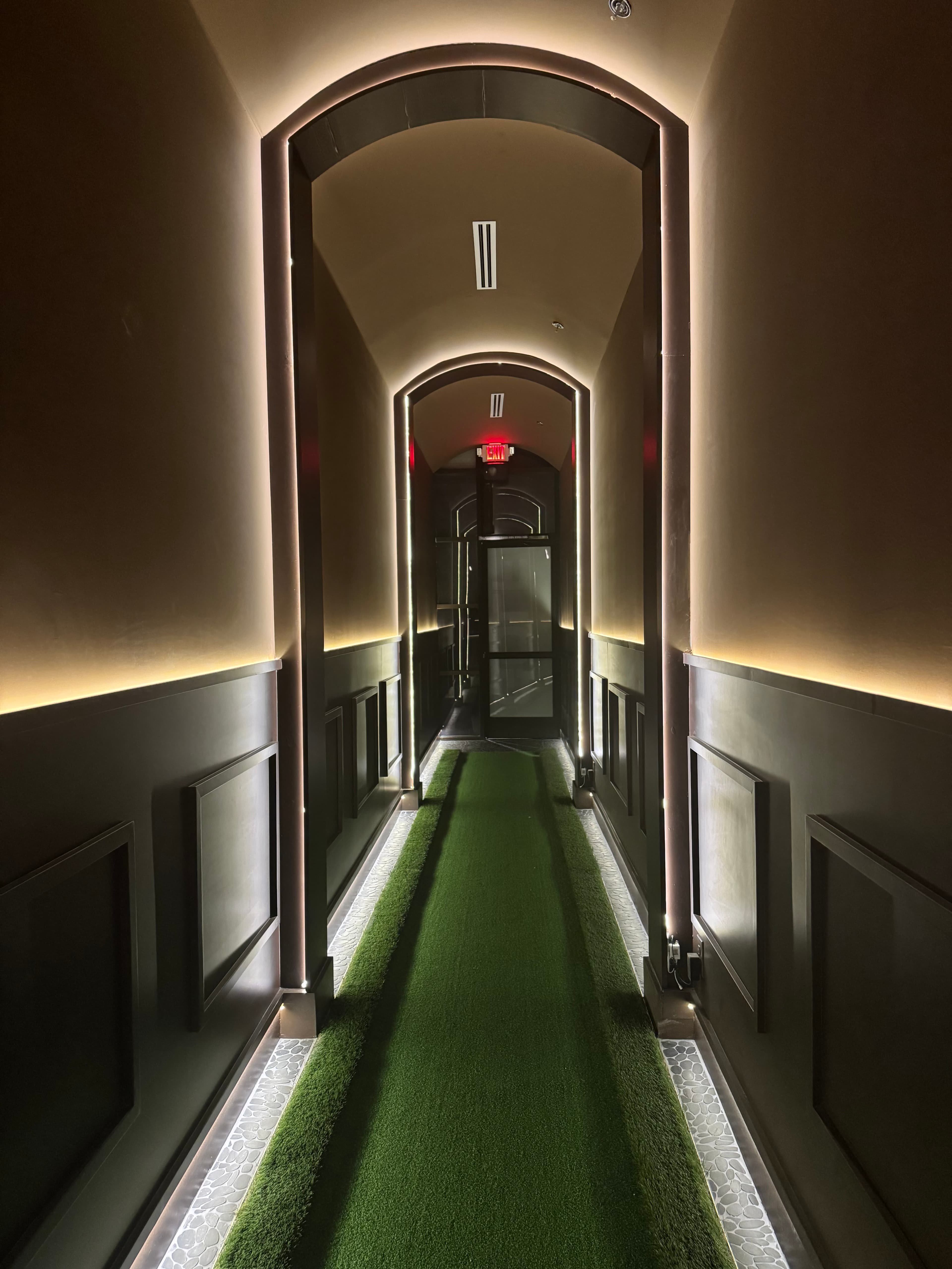 Nice Shot Golf Lounge & Bar - Image 5